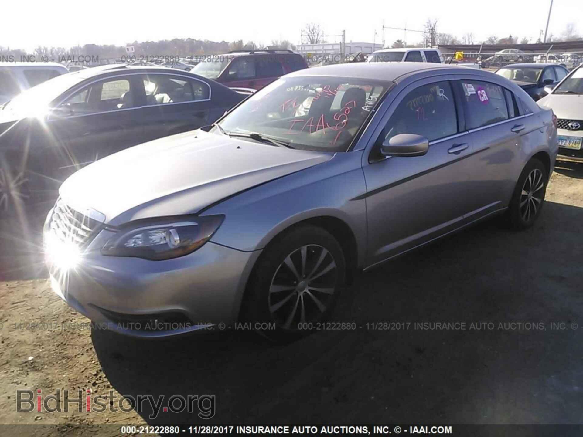 2013 Chrysler 200 - VIN: 1C3CCBBB1DN546527 - Фото 2