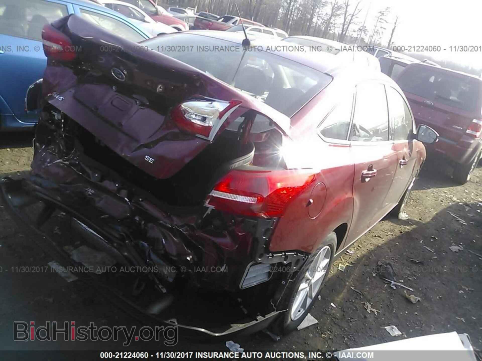 2017 Ford Focus - VIN: 1FADP3F27HL338647 - Фото 4