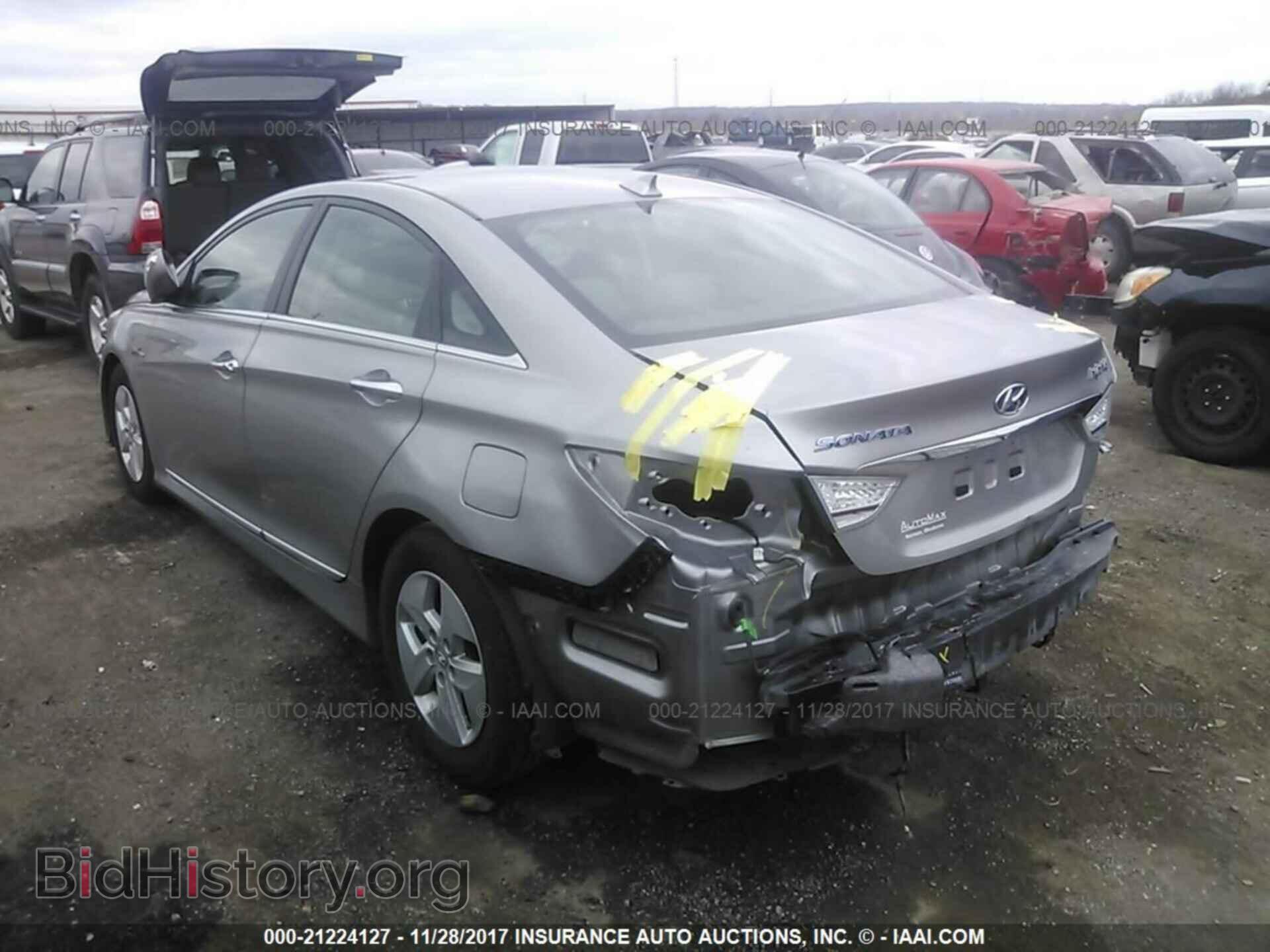 2012 Hyundai Sonata - VIN: KMHEC4A44CA047564 - Photo 3