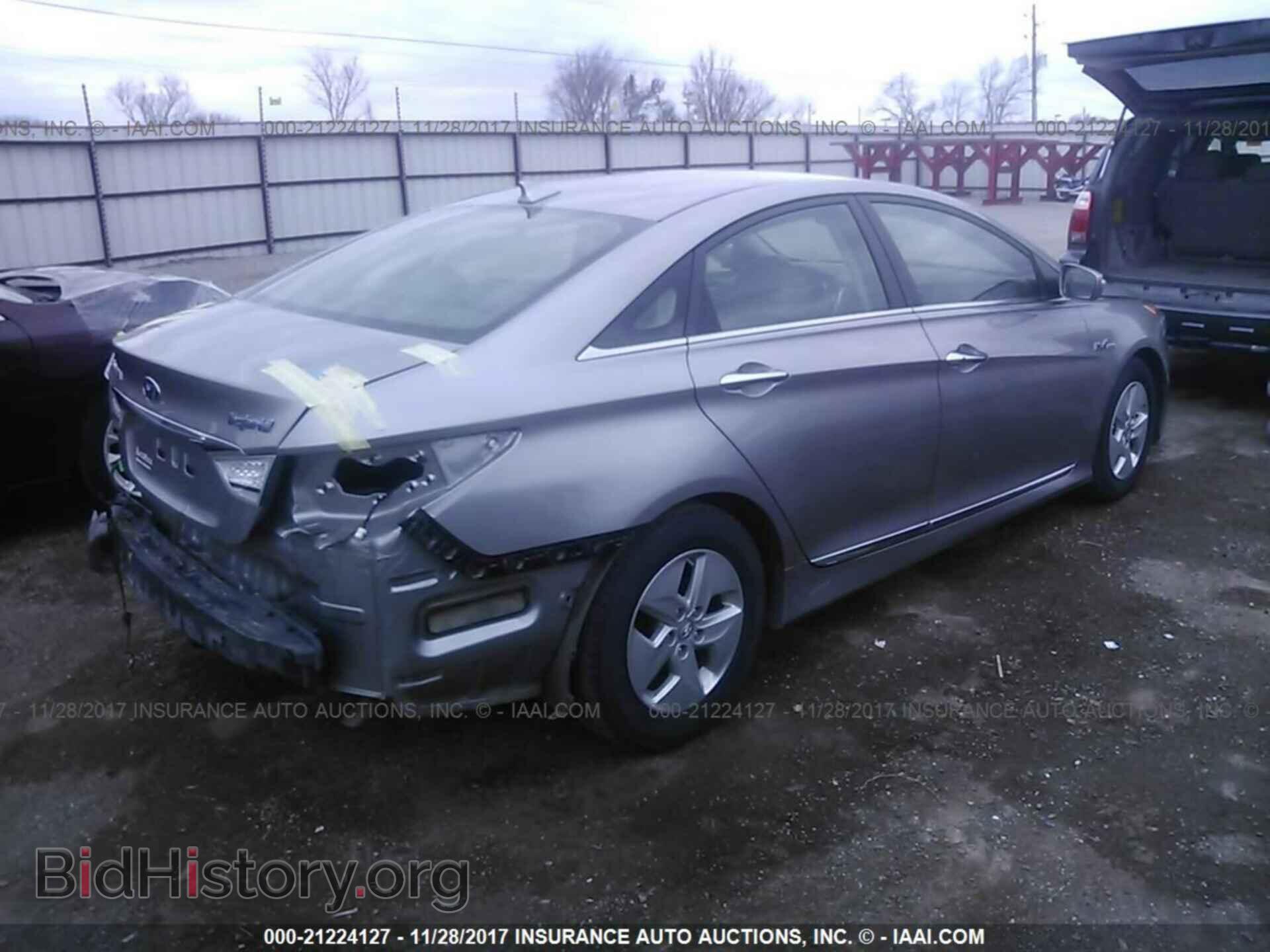 2012 Hyundai Sonata - VIN: KMHEC4A44CA047564 - Photo 4