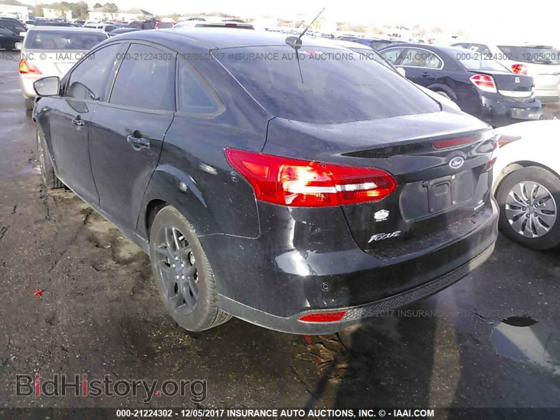2016 Ford Focus - VIN: 1FADP3F28GL394854 - Photo 3