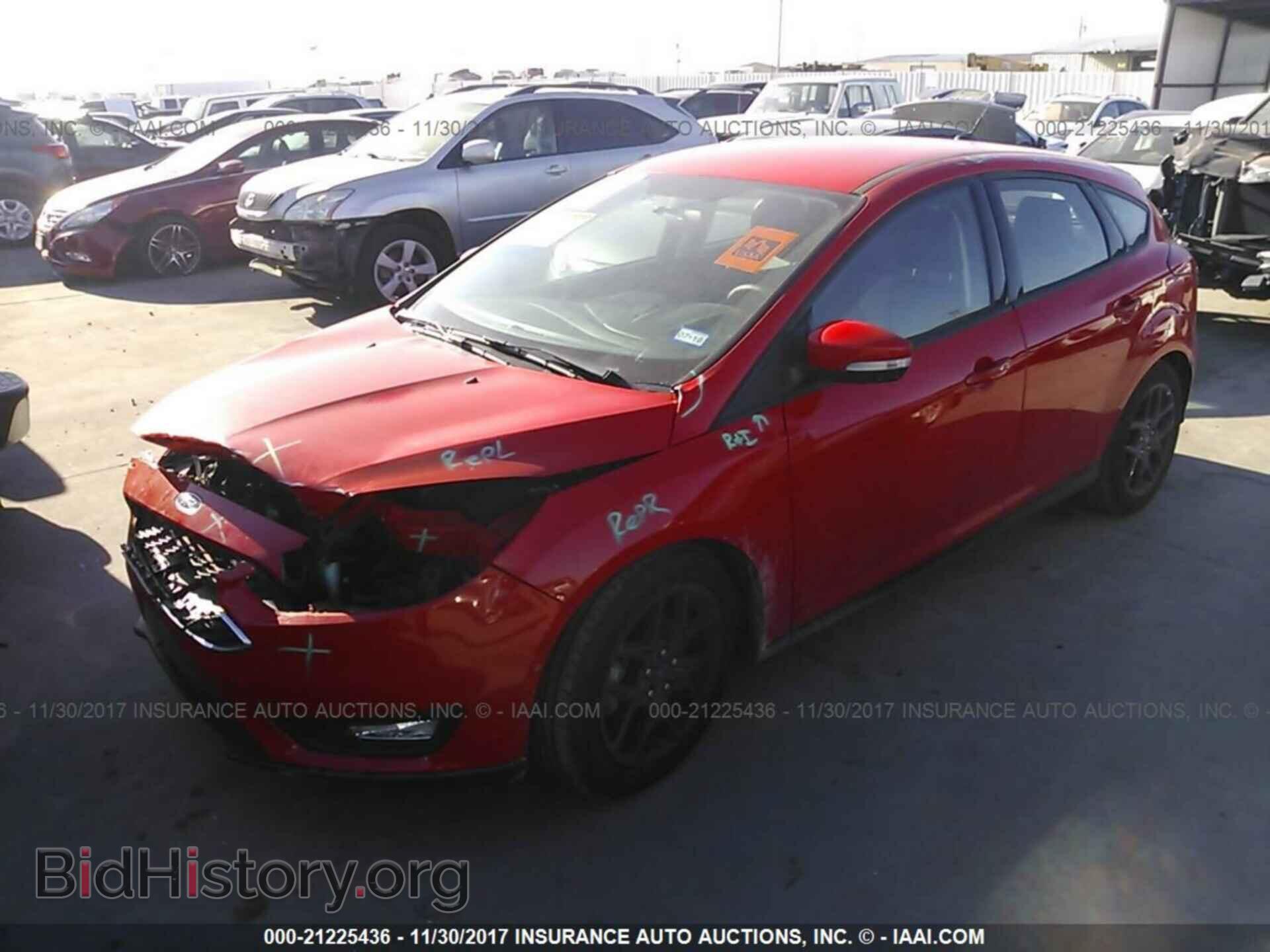 2016 Ford Focus - VIN: 1FADP3K29GL346124 - Photo 2