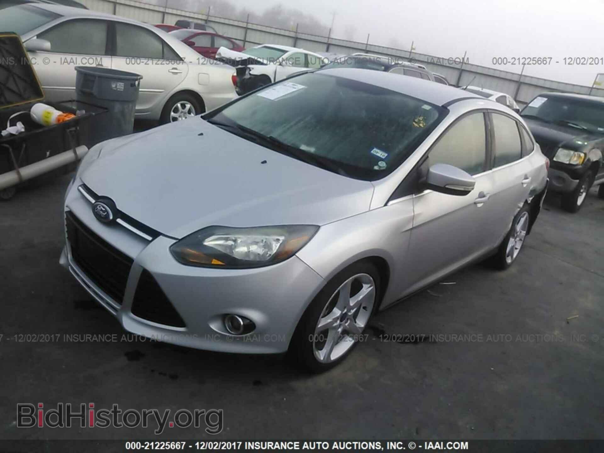 2012 Ford Focus - VIN: 1FAHP3J22CL153732 - Photo 2