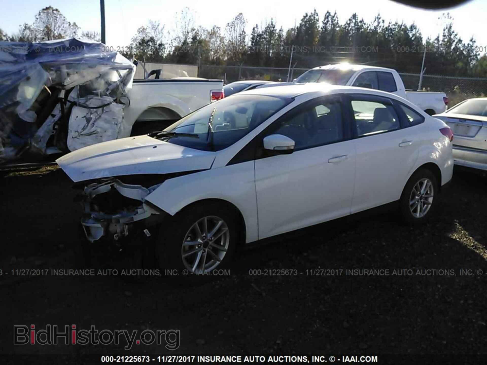 2016 Ford Focus - VIN: 1FADP3F25GL309047 - Фото 2