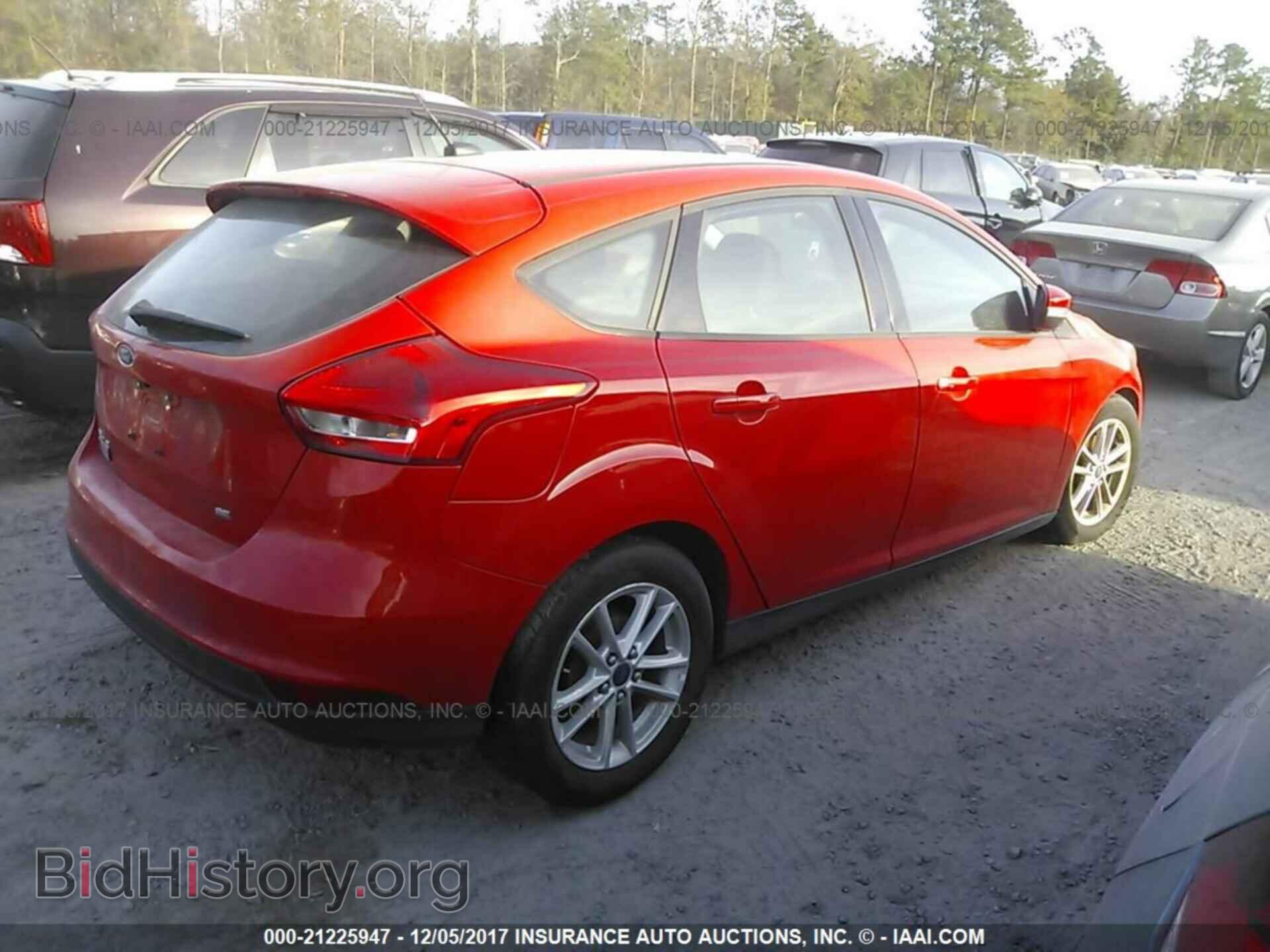 2016 Ford Focus - VIN: 1FADP3K20GL213879 - Photo 4