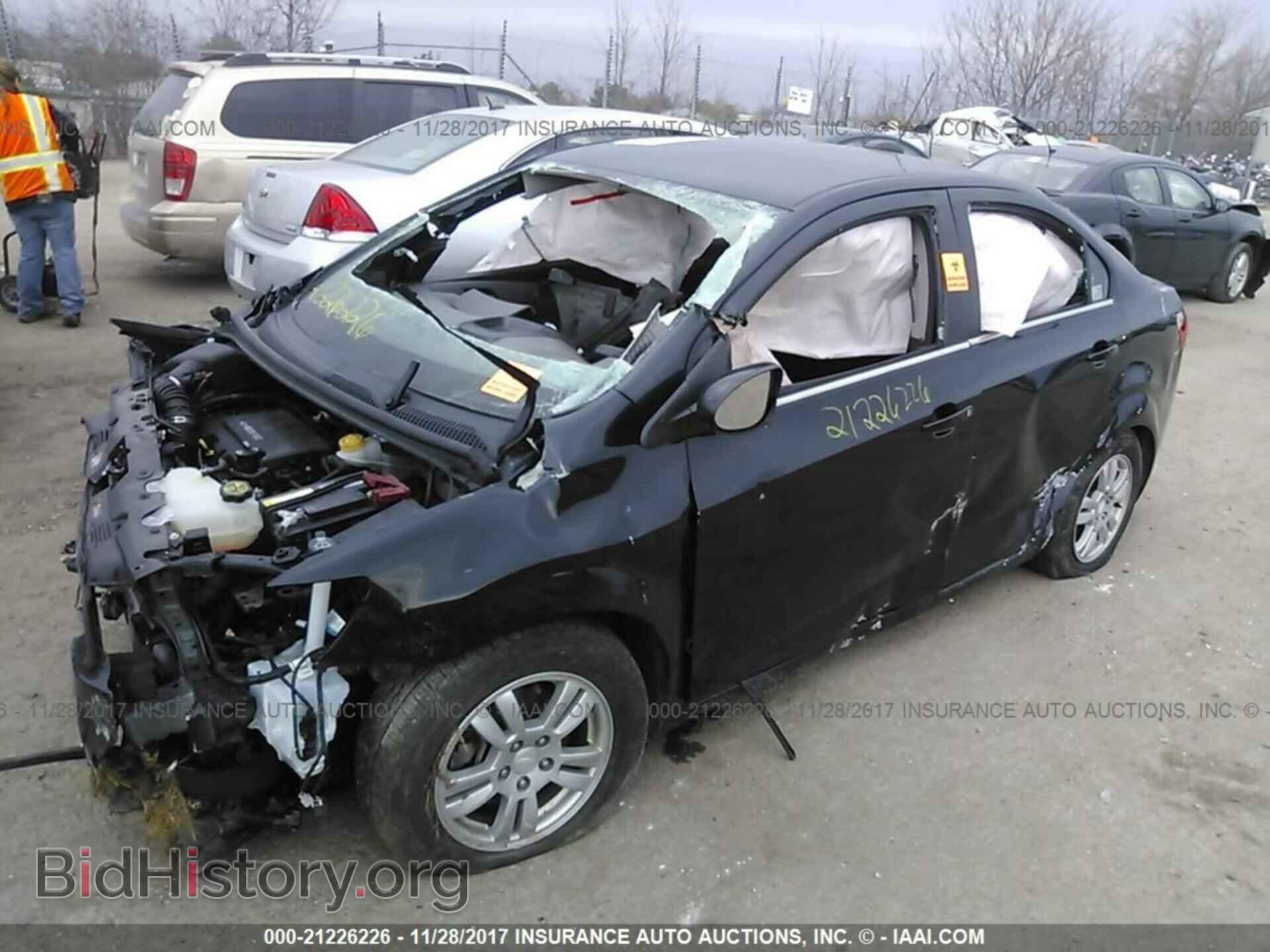 2015 Chevrolet Sonic - VIN: 1G1JC5SB7F4209656 - Фото 2