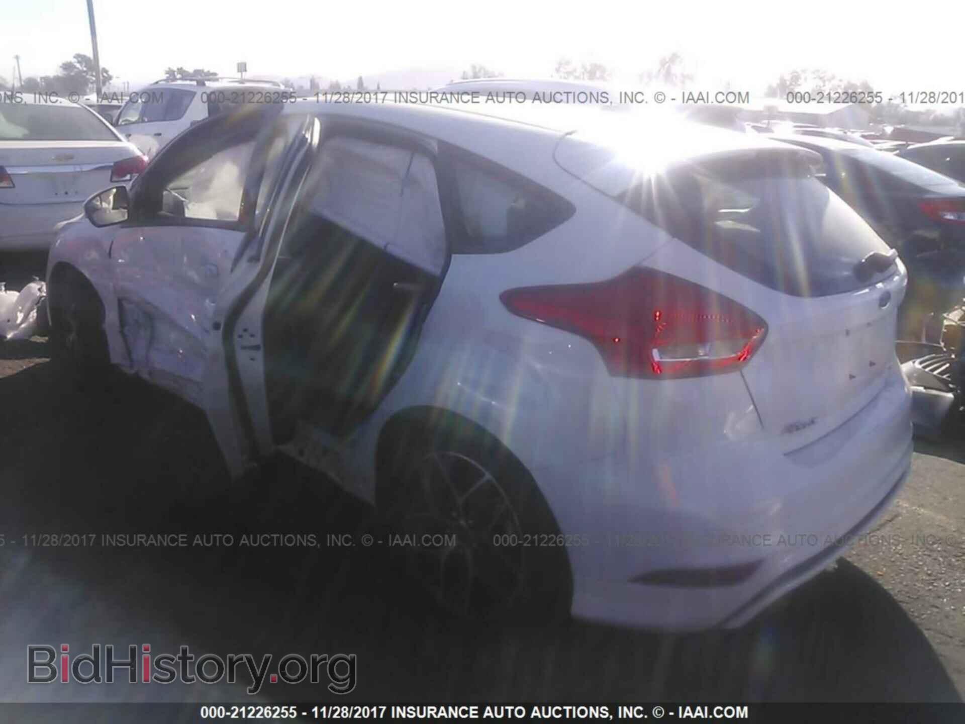 2016 Ford Focus - VIN: 1FADP3K29GL369645 - Photo 3