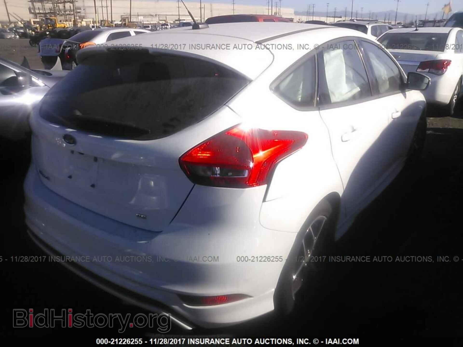 2016 Ford Focus - VIN: 1FADP3K29GL369645 - Photo 4