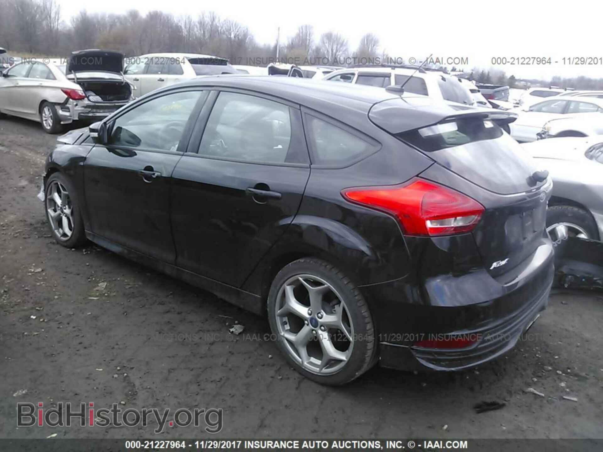2016 Ford Focus - VIN: 1FADP3L91GL210405 - Photo 3