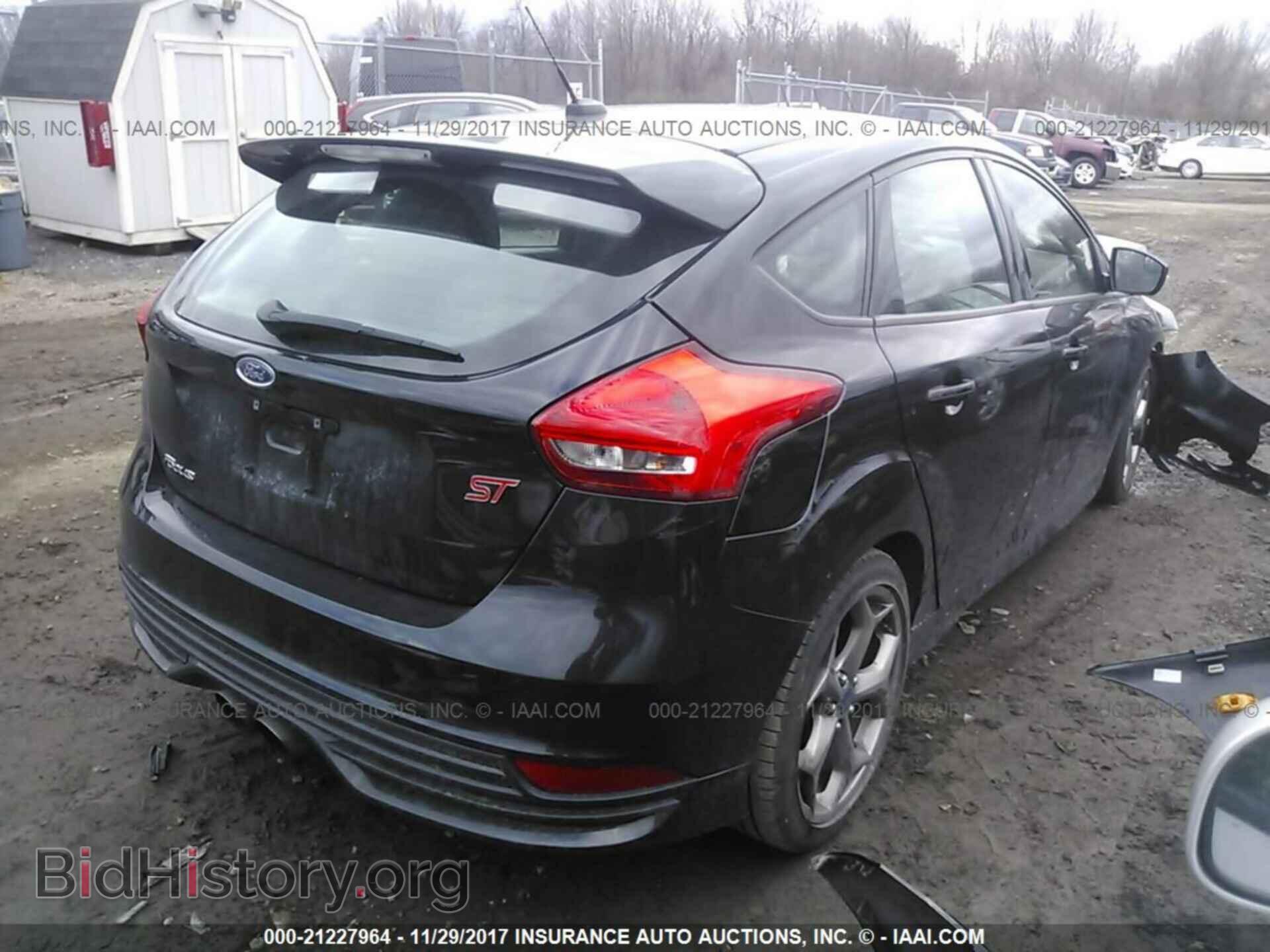 2016 Ford Focus - VIN: 1FADP3L91GL210405 - Photo 4