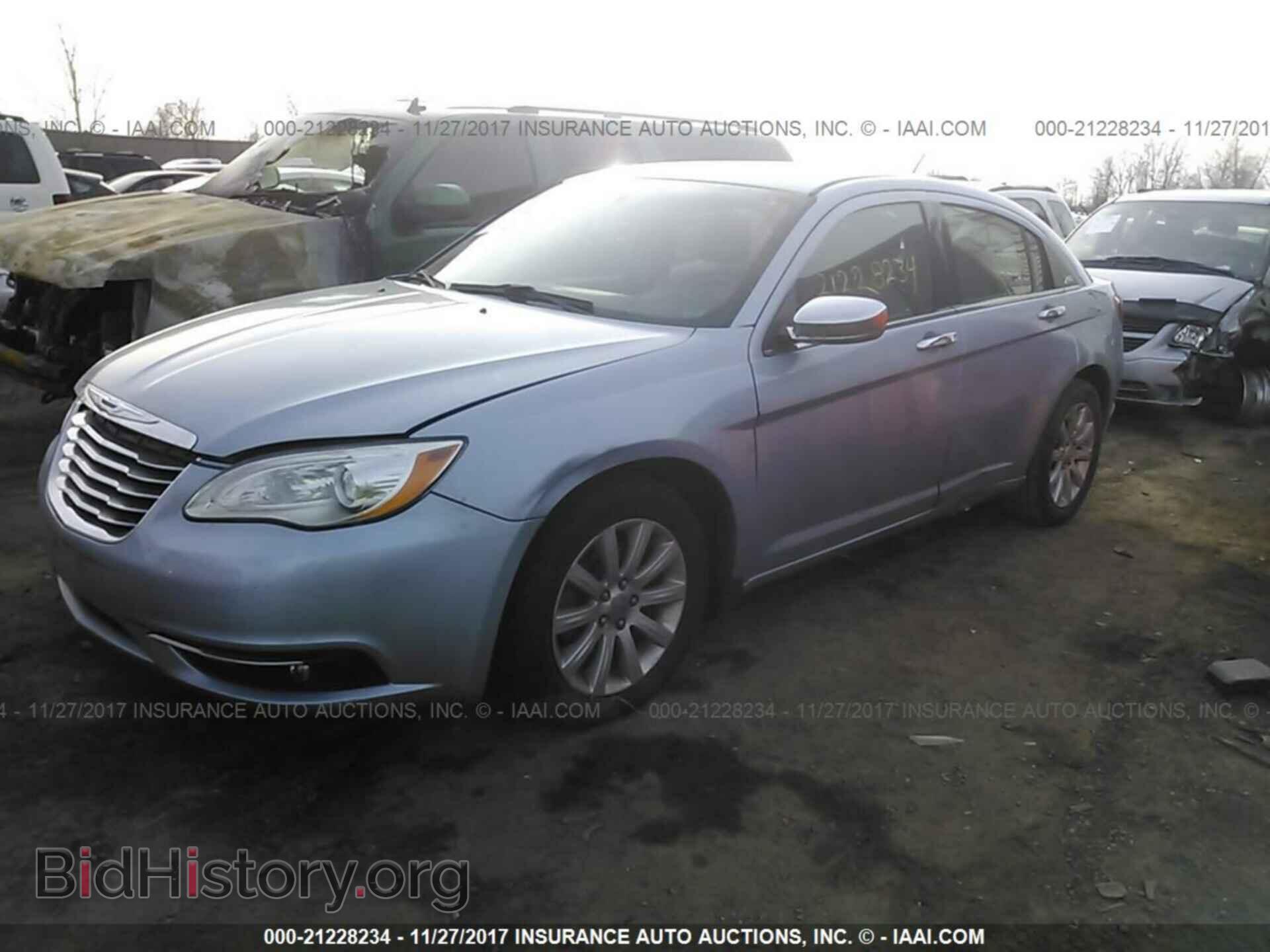 2013 Chrysler 200 - VIN: 1C3CCBCG4DN520868 - Photo 2