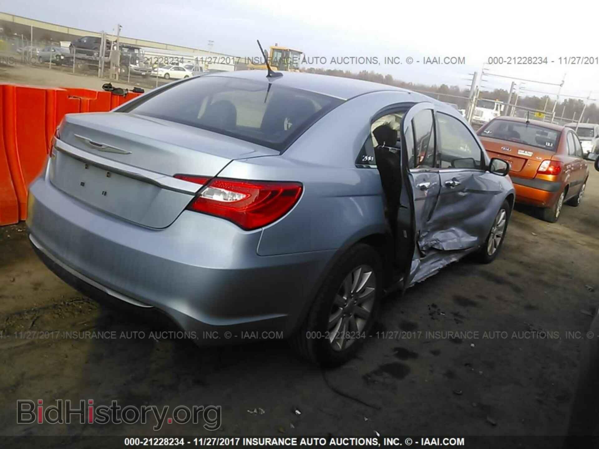 2013 Chrysler 200 - VIN: 1C3CCBCG4DN520868 - Photo 4