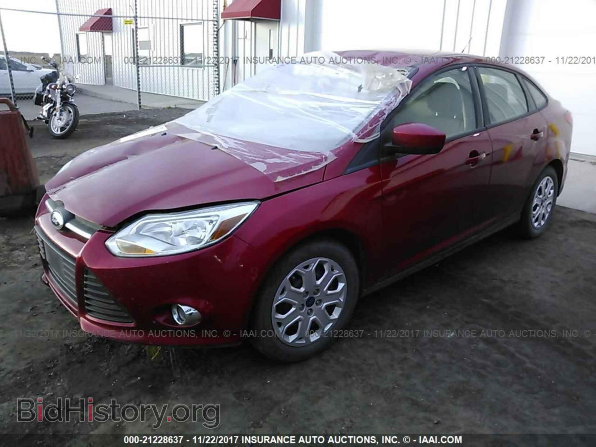 2012 Ford Focus - VIN: 1FAHP3F22CL470287 - Photo 2