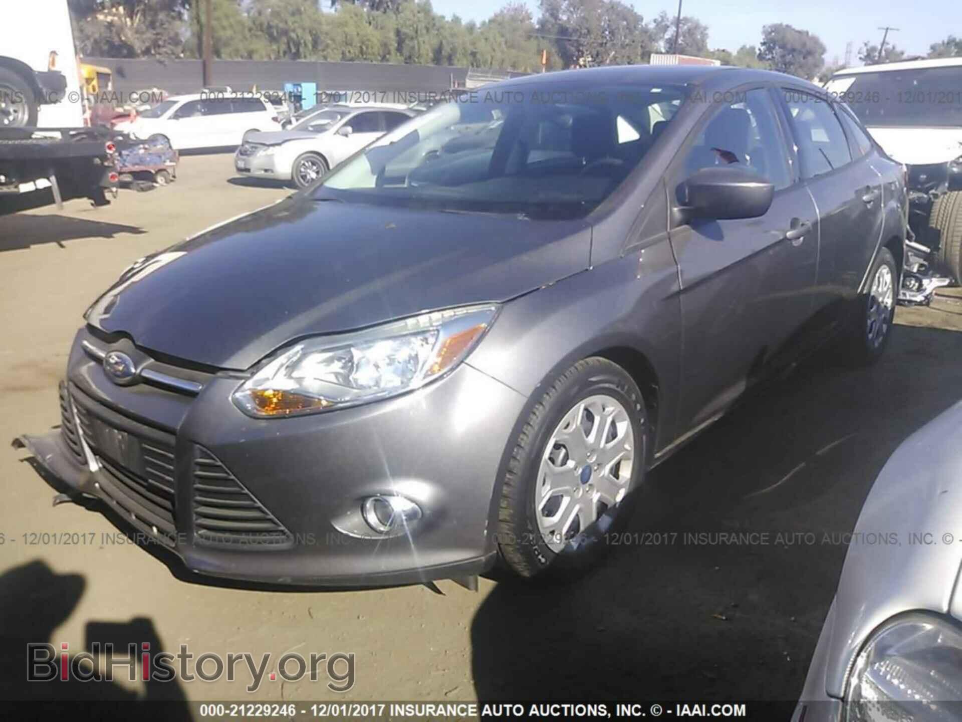 2012 Ford Focus - VIN: 1FAHP3F23CL188739 - Фото 2