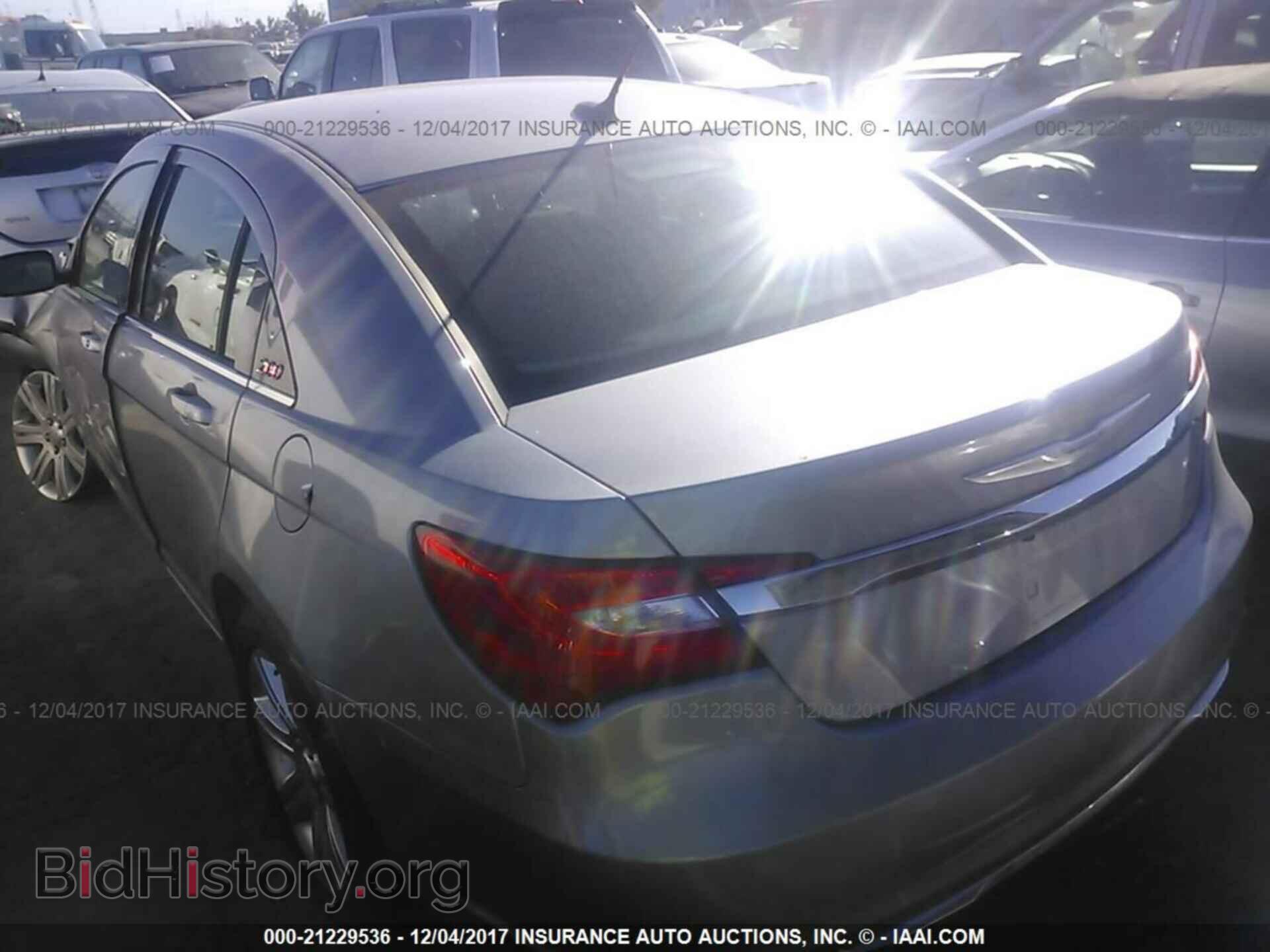 2013 Chrysler 200 - VIN: 1C3CCBAB1DN647651 - Фото 3