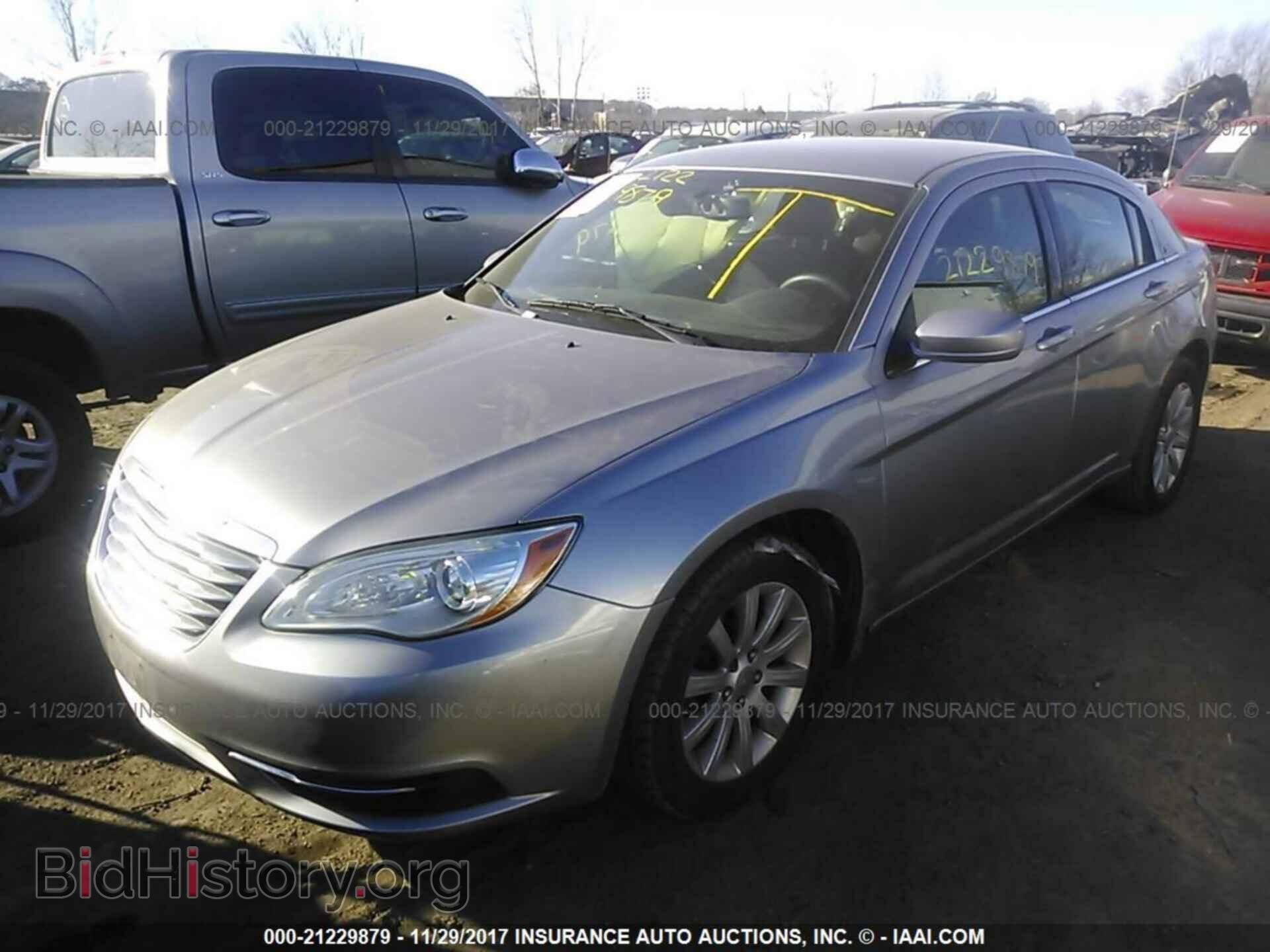2013 Chrysler 200 - VIN: 1C3CCBBB4DN509746 - Фото 2