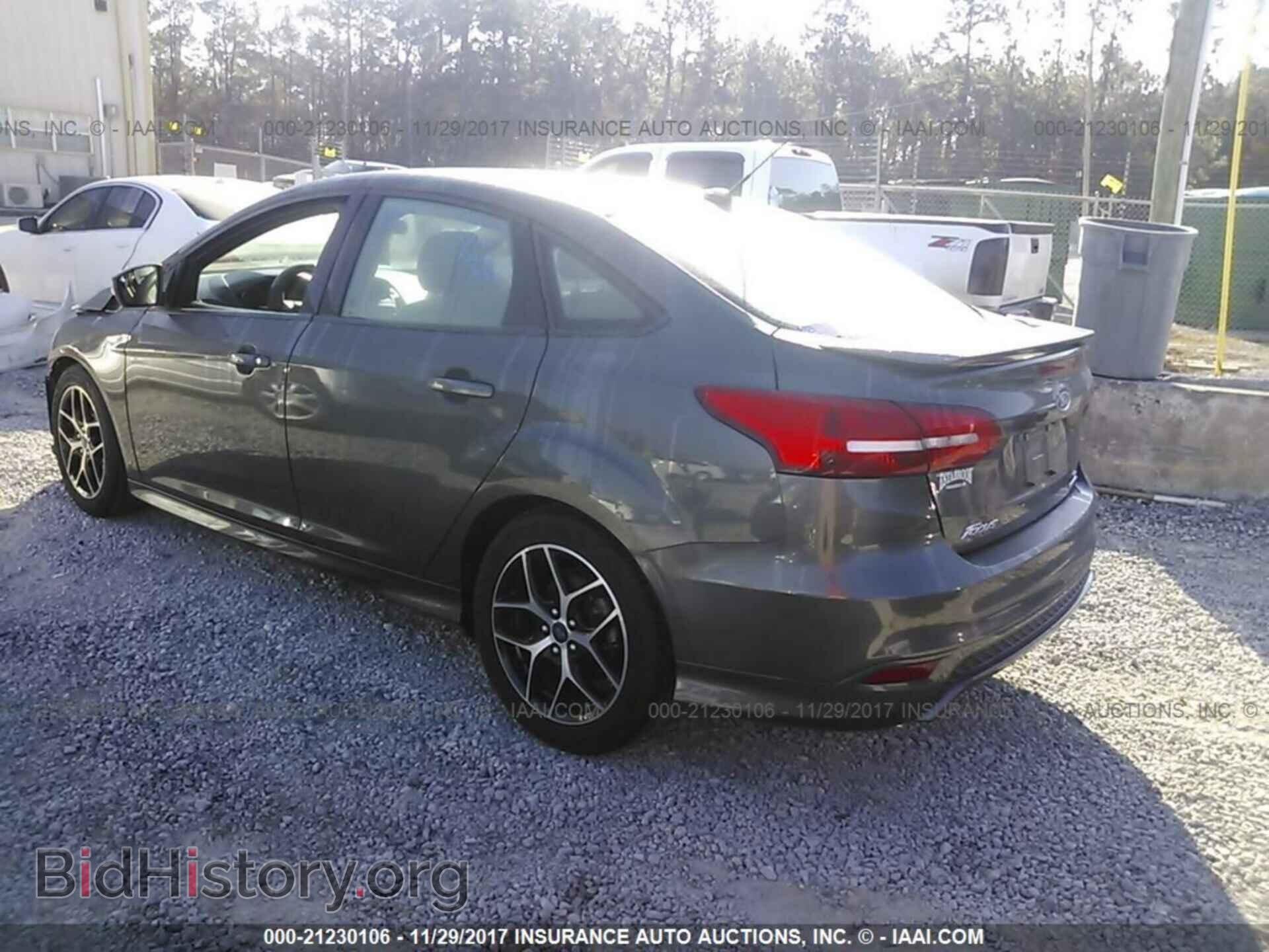 2016 Ford Focus - VIN: 1FADP3F23GL397225 - Фото 3