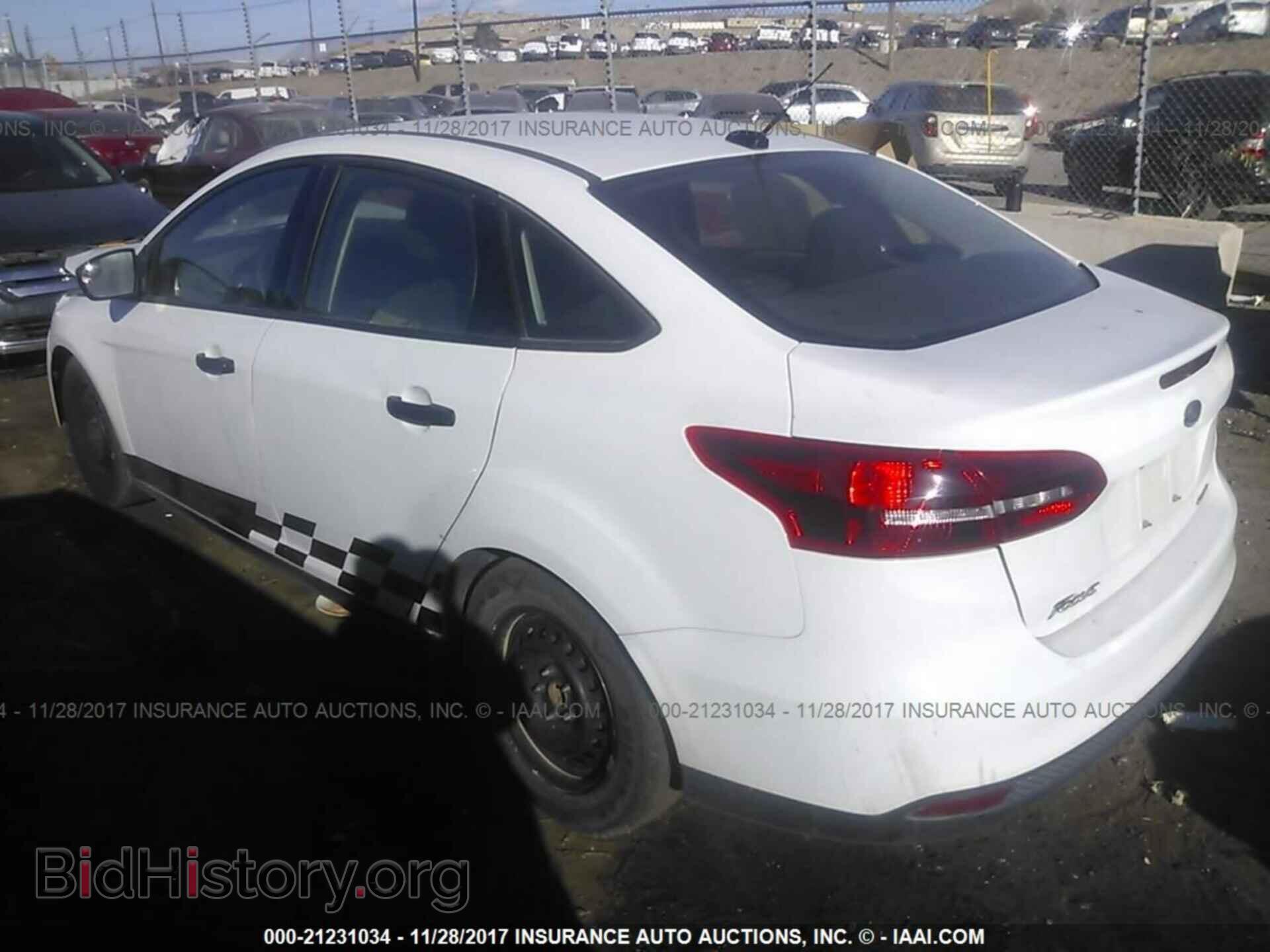 2016 Ford Focus - VIN: 1FADP3E29GL203072 - Photo 3