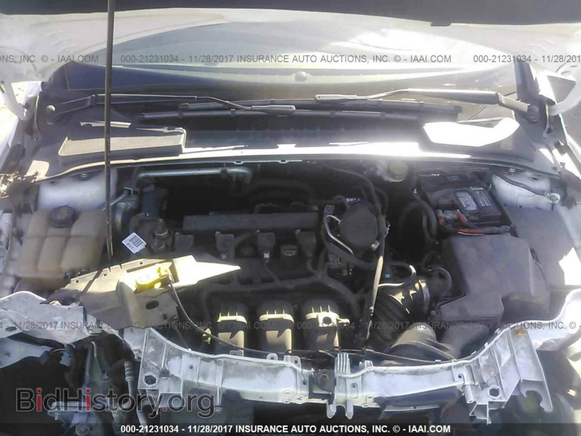 2016 Ford Focus - VIN: 1FADP3E29GL203072 - Photo 10