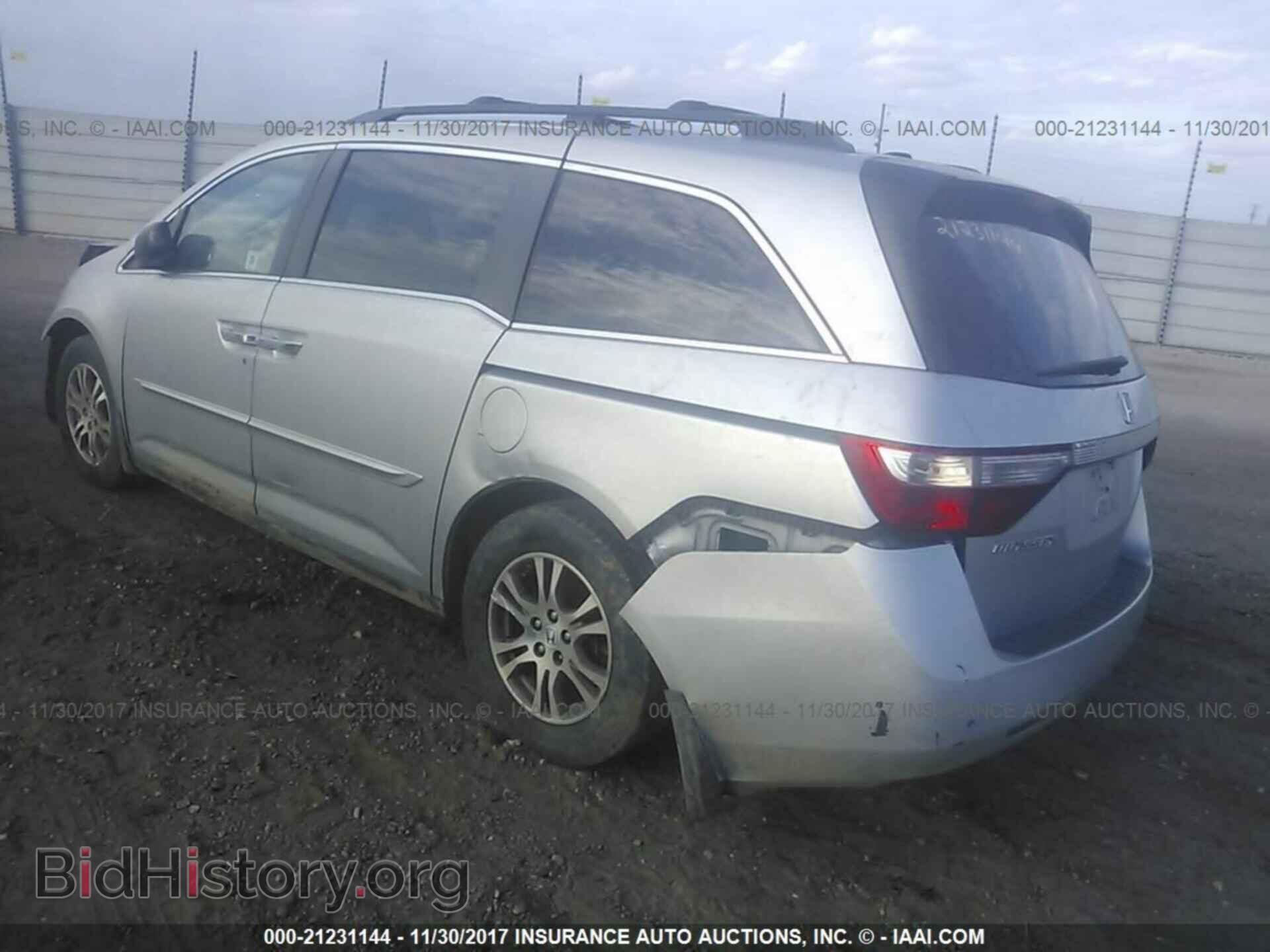 2011 Honda Odyssey - VIN: 5FNRL5H60BB001237 - Фото 3