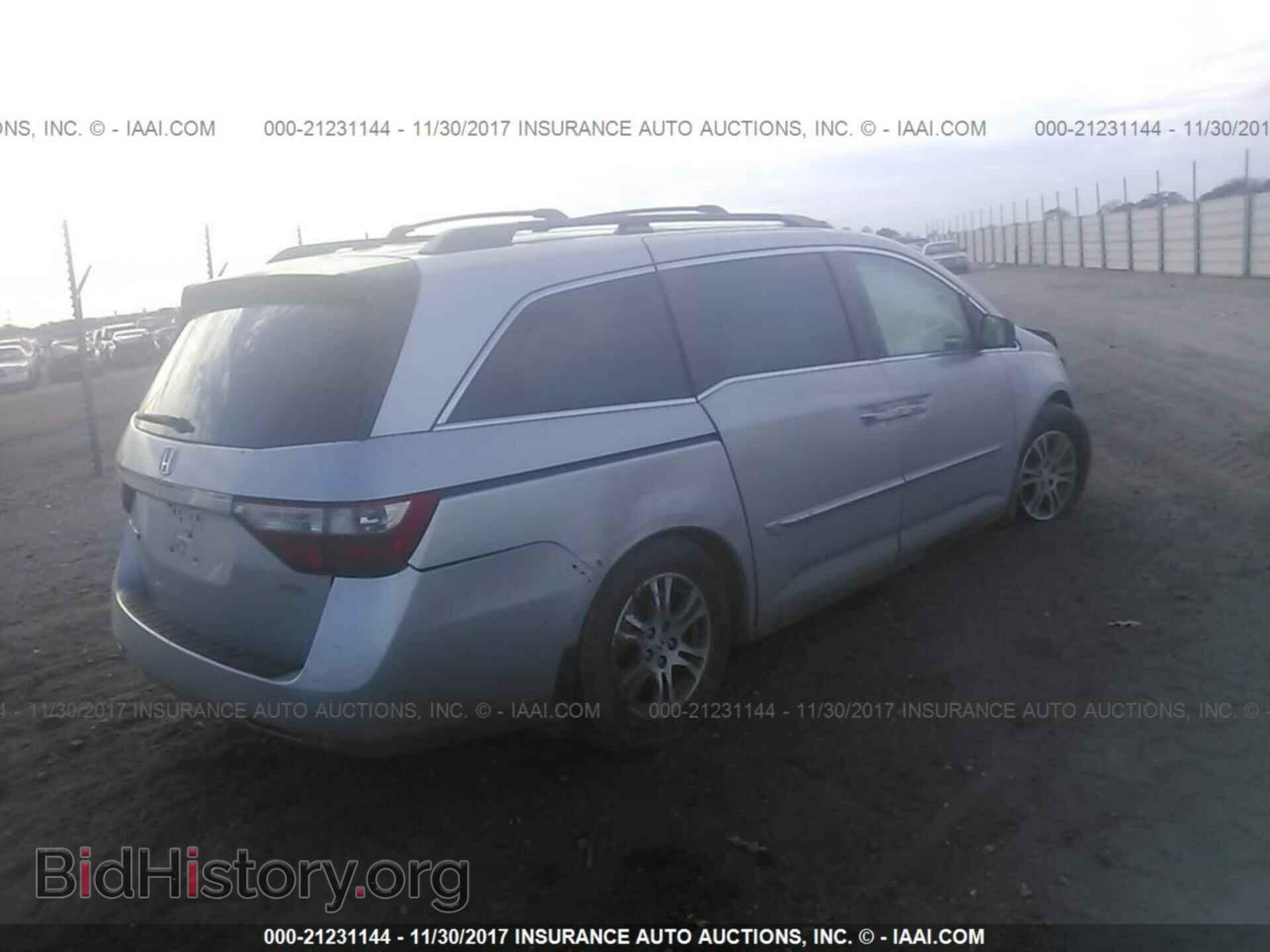 2011 Honda Odyssey - VIN: 5FNRL5H60BB001237 - Фото 4