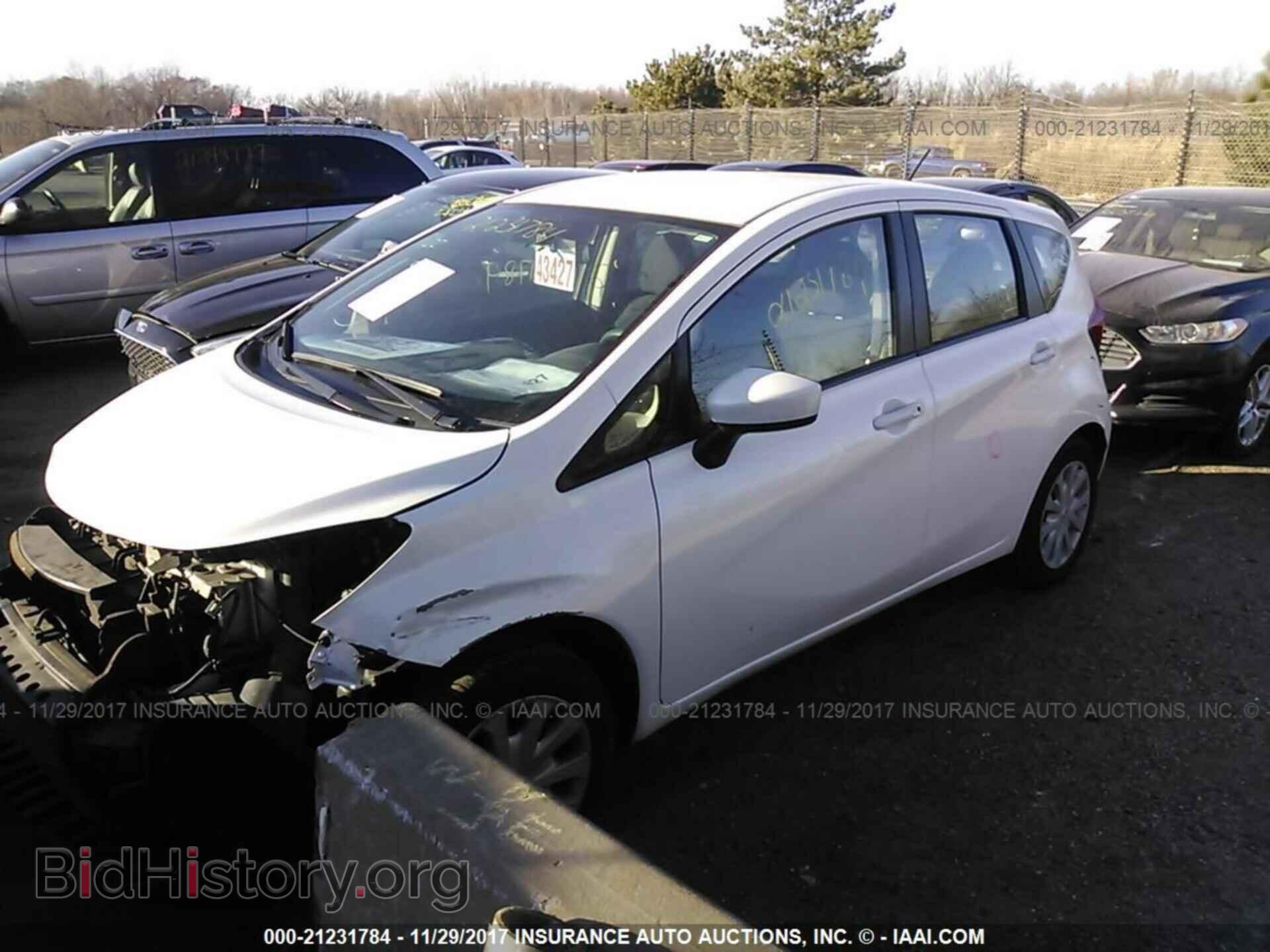 2015 Nissan Versa note - VIN: 3N1CE2CP3FL384065 - Фото 2