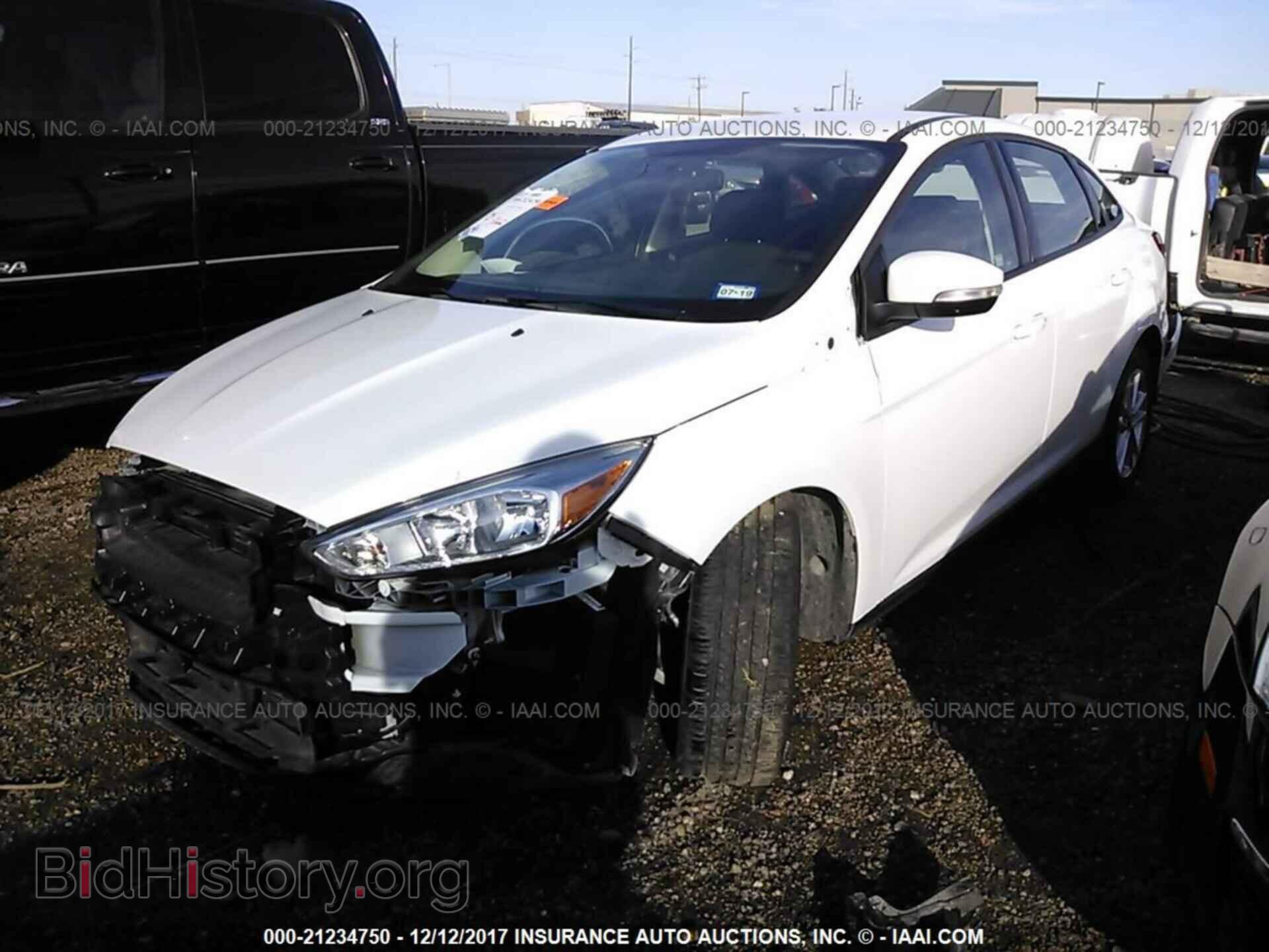 2017 Ford Focus - VIN: 1FADP3F21HL204863 - Photo 2