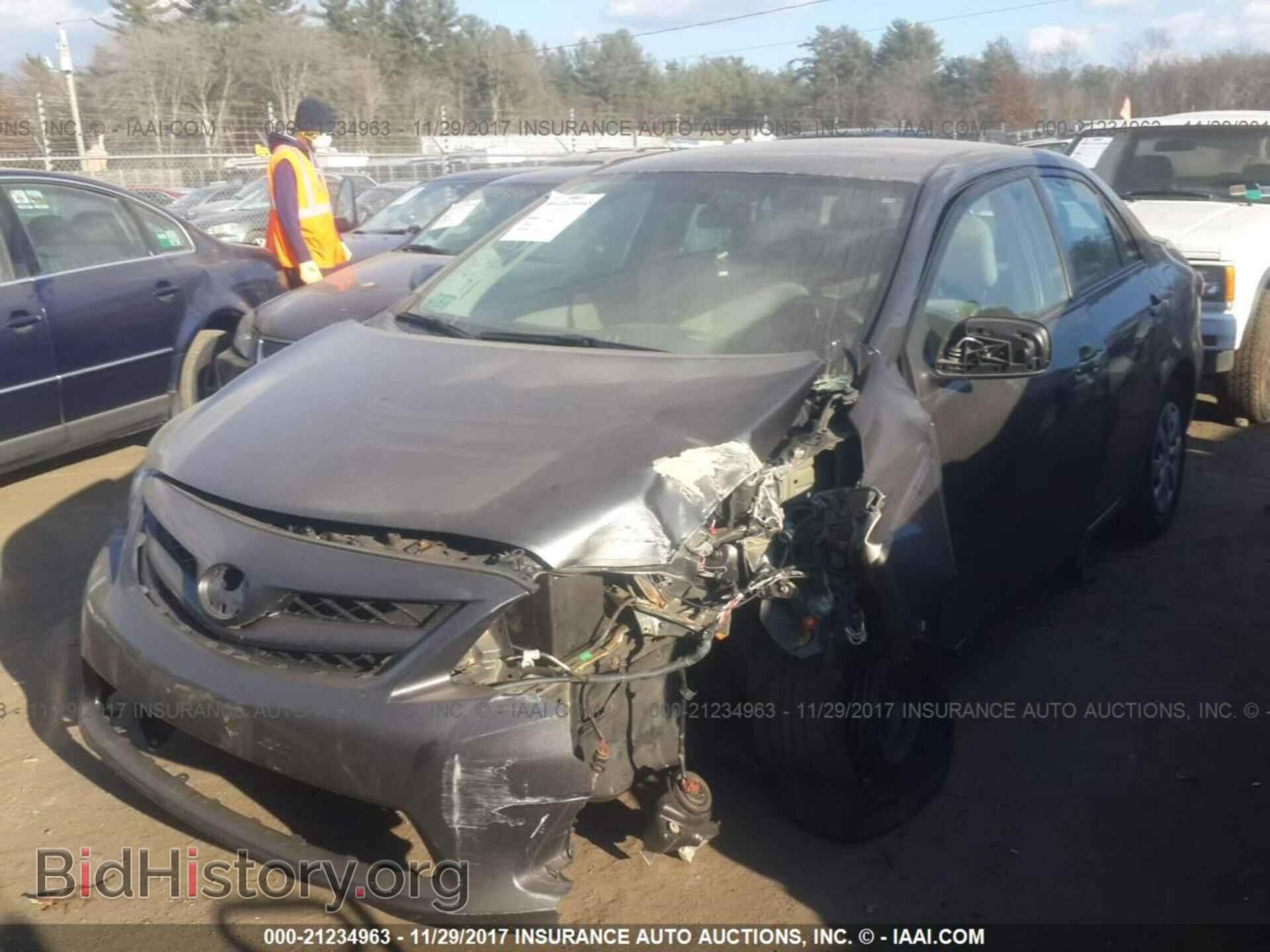 2011 Toyota Corolla - VIN: 2T1BU4EE2BC667041 - Фото 2