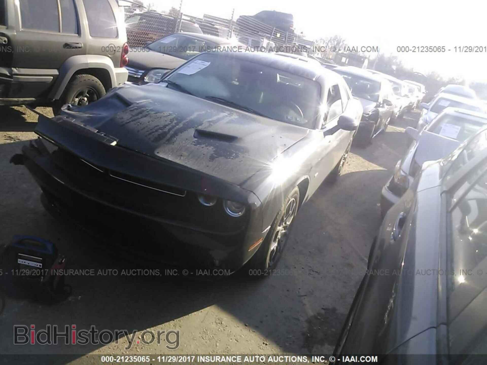 2018 Dodge Challenger - VIN: 2C3CDZGG2JH120702 - Фото 2