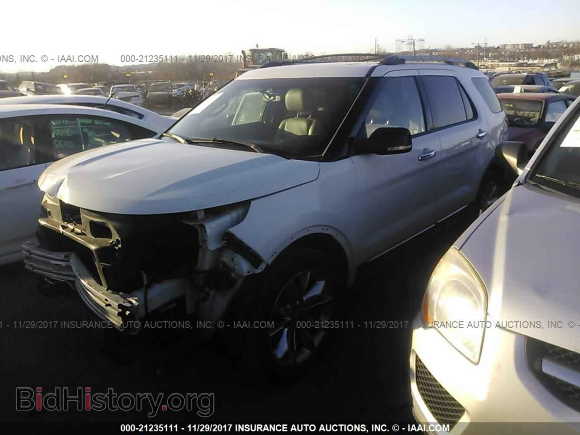 2011 Ford Explorer - VIN: 1FMHK8D87BGA82407 - Фото 2