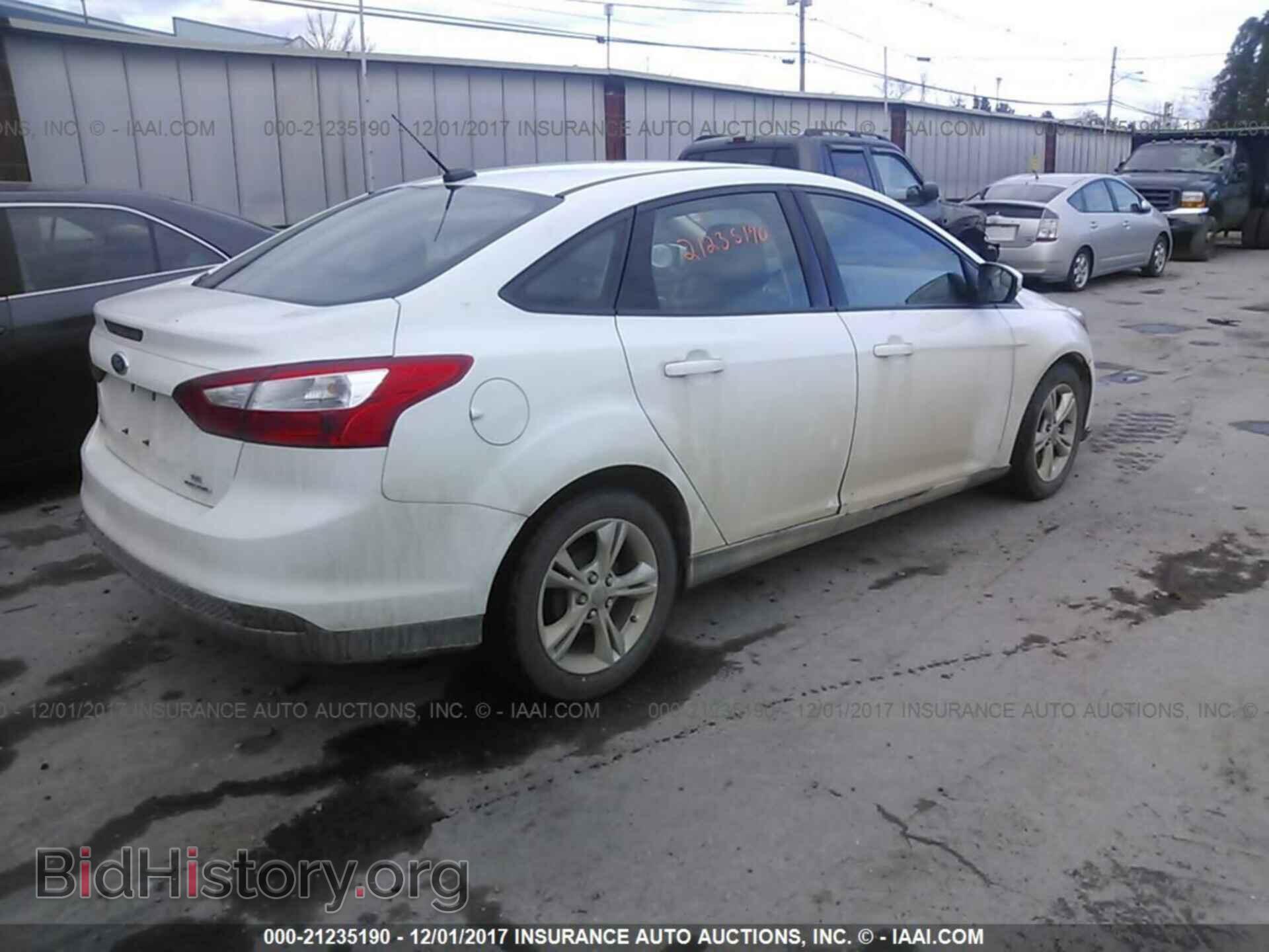 2014 Ford Focus - VIN: 1FADP3F22EL377495 - Photo 4