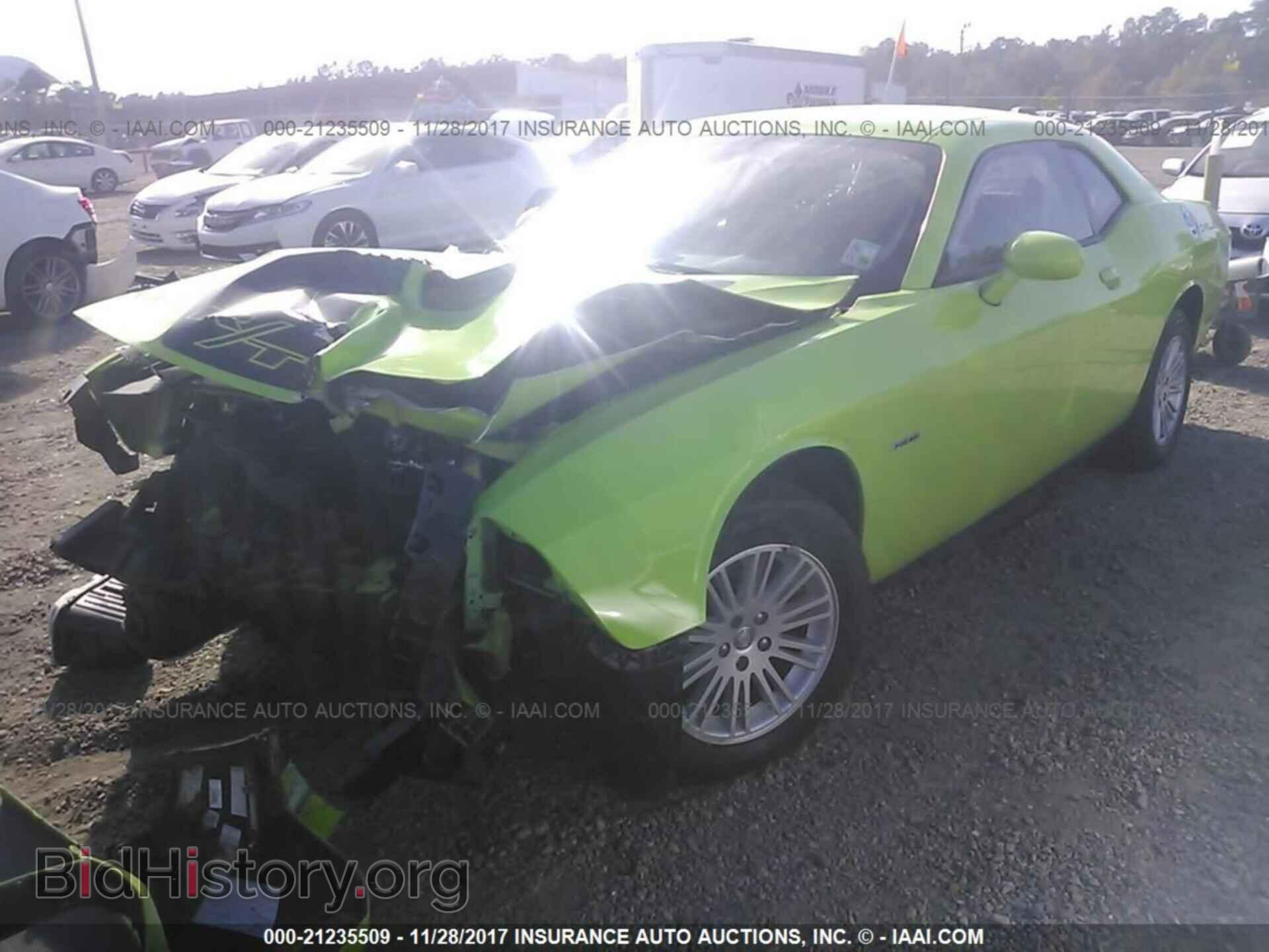 2015 Dodge Challenger - VIN: 2C3CDZAT8FH869324 - Photo 2