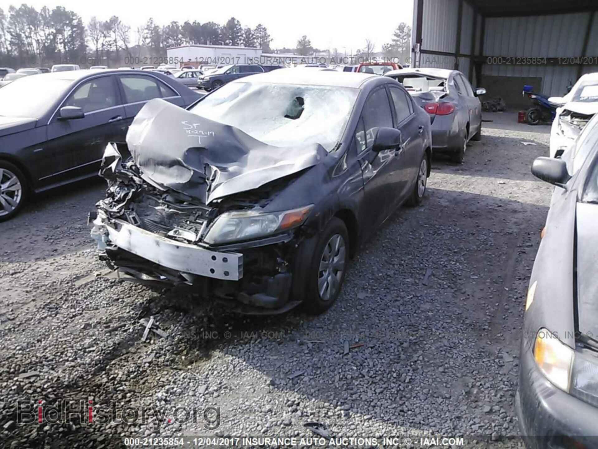 2012 Honda Civic - VIN: 2HGFB2F50CH323324 - Photo 2