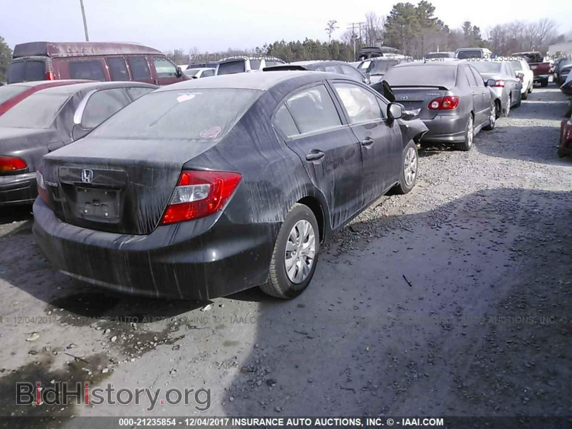 2012 Honda Civic - VIN: 2HGFB2F50CH323324 - Photo 4
