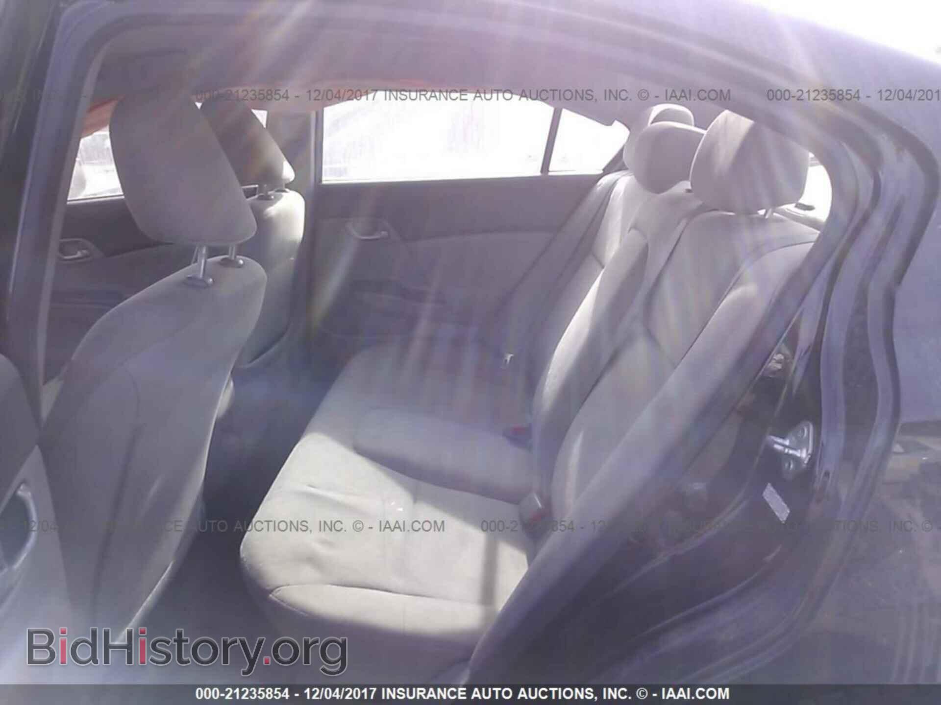 2012 Honda Civic - VIN: 2HGFB2F50CH323324 - Photo 8