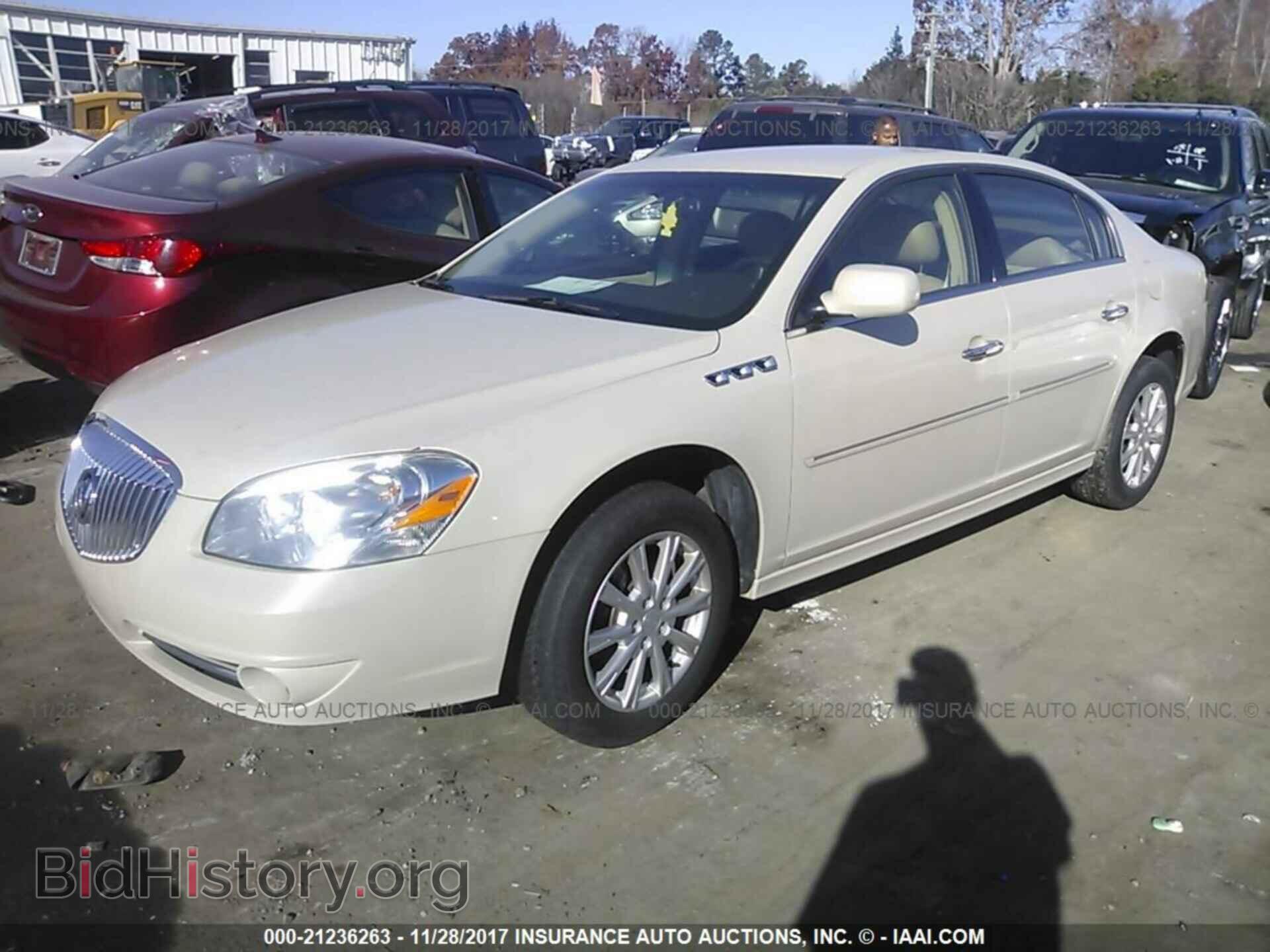2011 Buick Lucerne - VIN: 1G4HC5EM6BU144341 - Photo 2