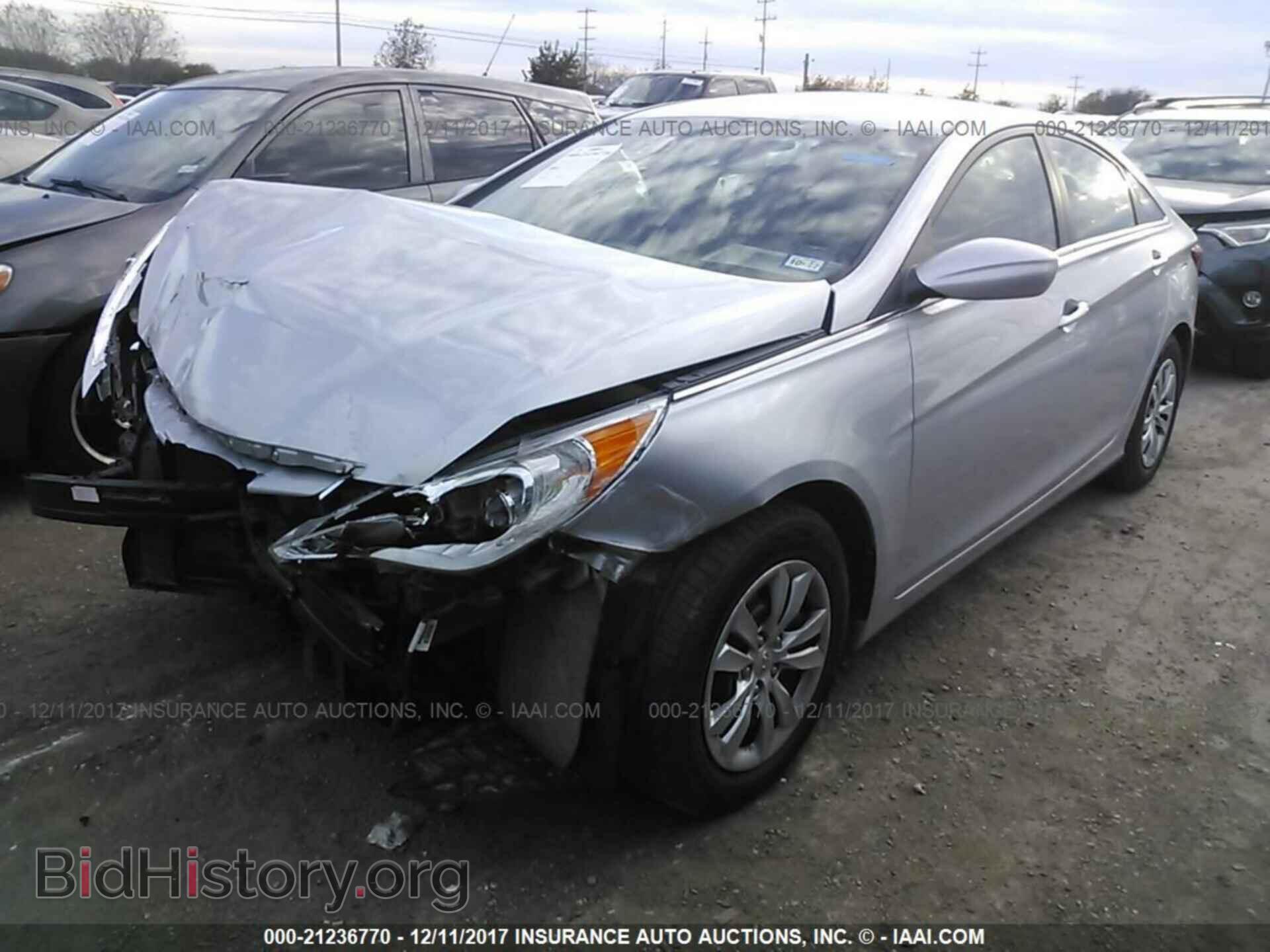 2012 Hyundai Sonata - VIN: 5NPEB4AC3CH405888 - Фото 2