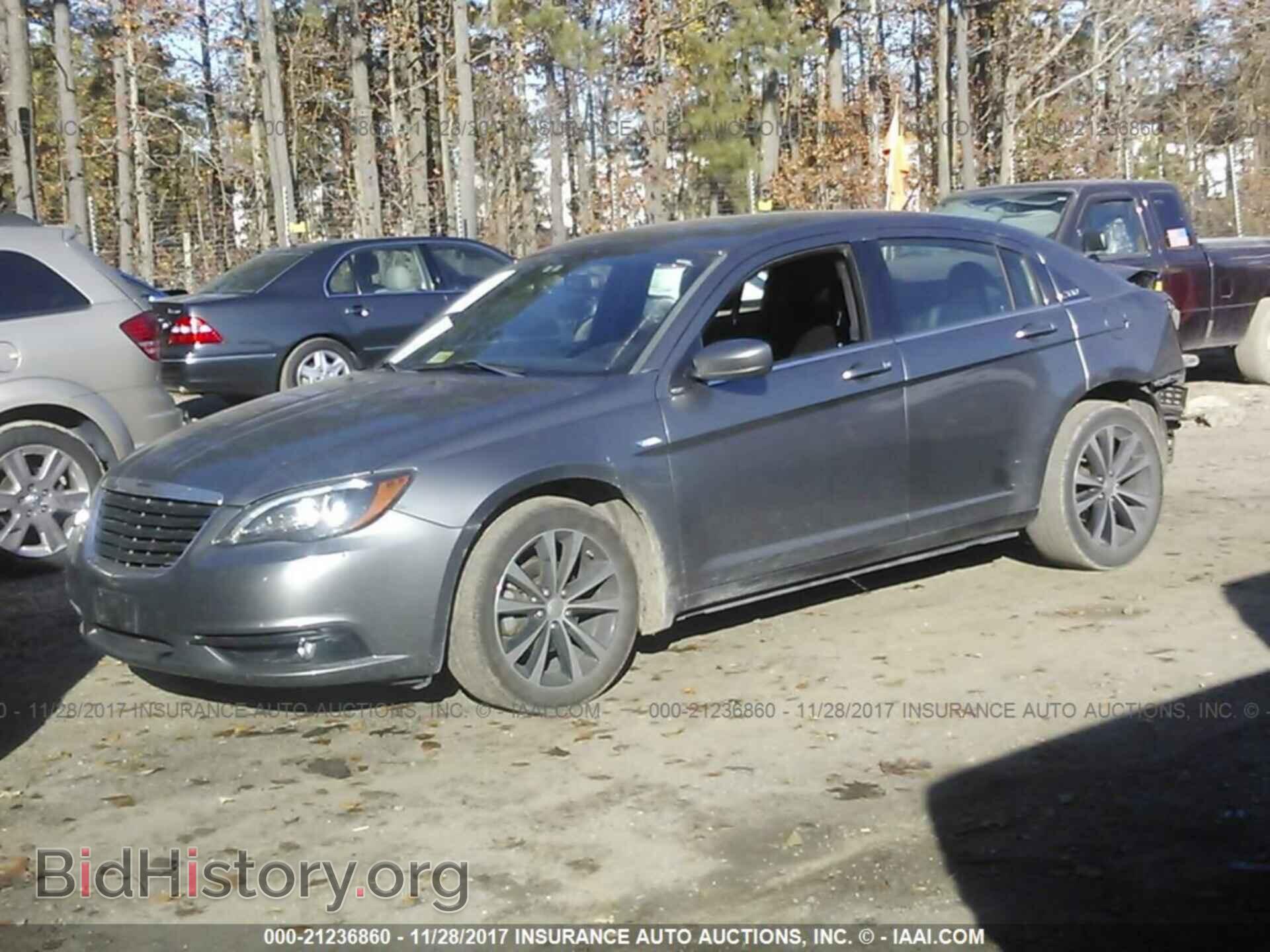 2013 Chrysler 200 - VIN: 1C3CCBBG7DN719754 - Фото 2
