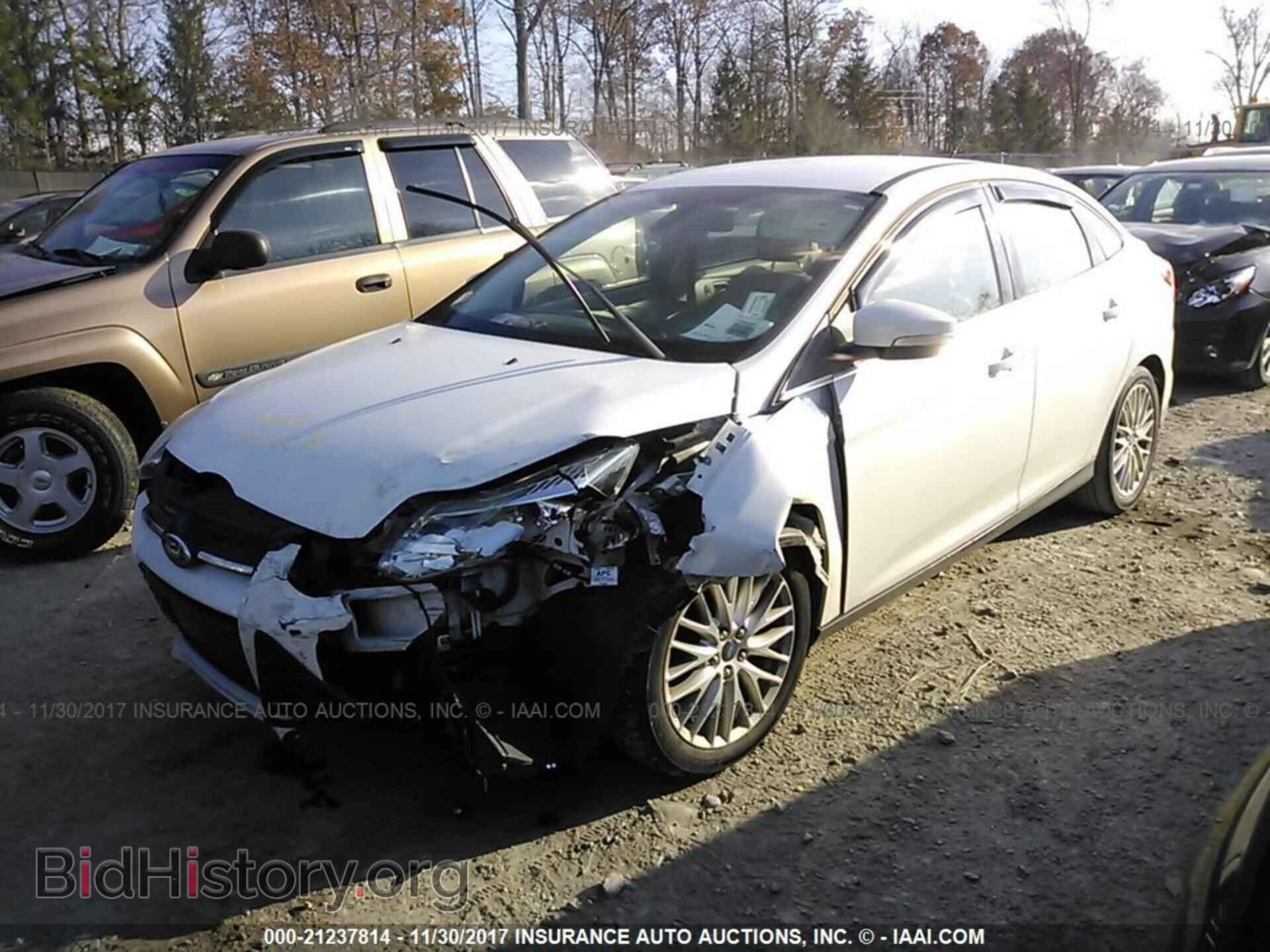 2012 Ford Focus - VIN: 1FAHP3H22CL230041 - Фото 2