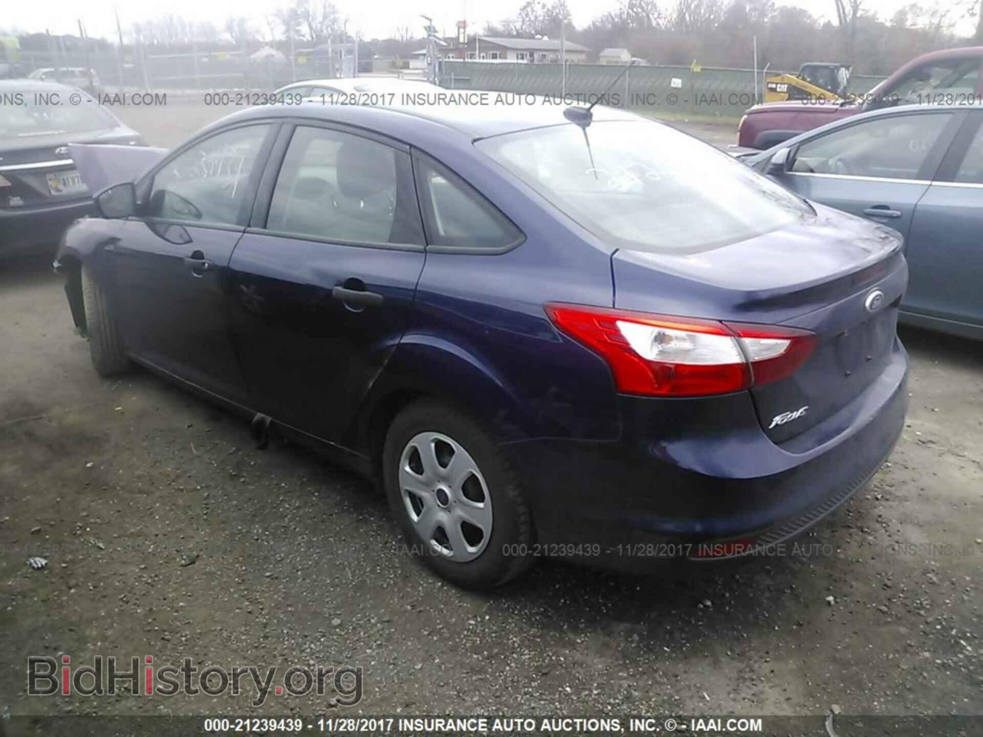 2012 Ford Focus - VIN: 1FAHP3E2XCL109021 - Photo 3