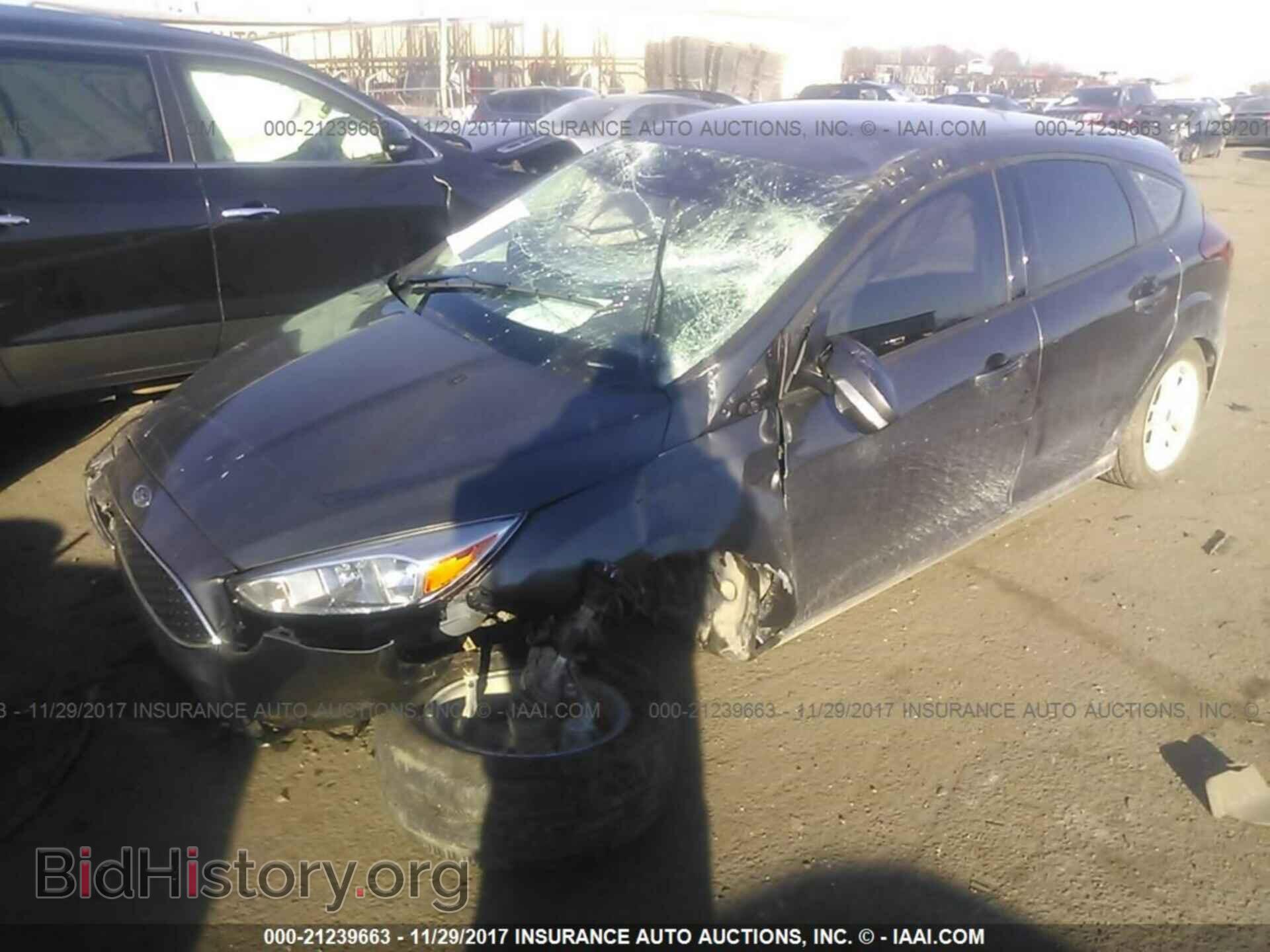 2017 Ford Focus - VIN: 1FADP3K29HL318406 - Photo 2