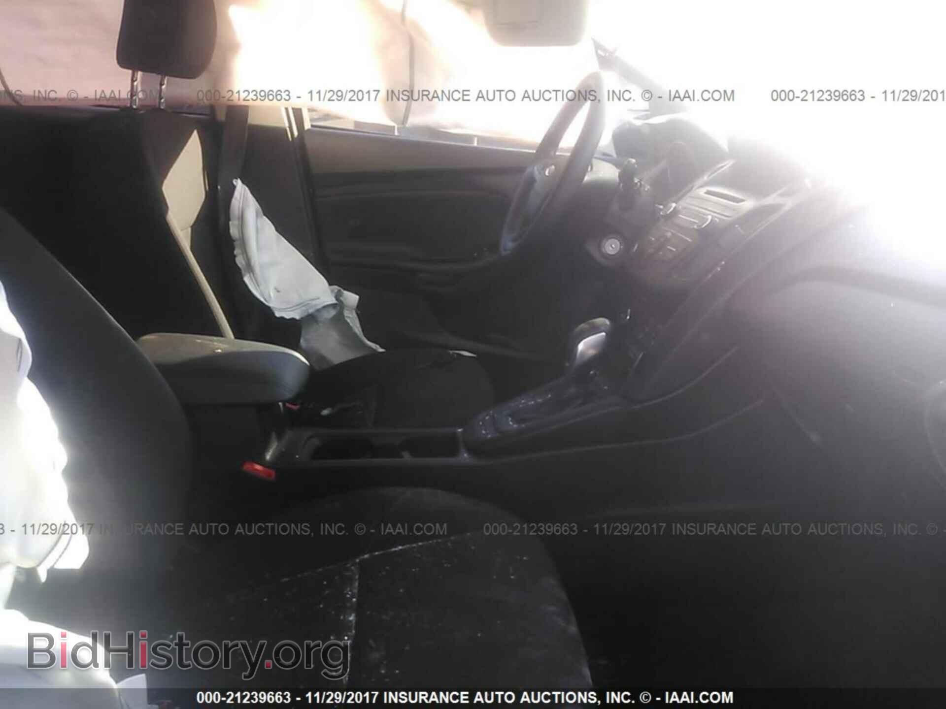 2017 Ford Focus - VIN: 1FADP3K29HL318406 - Photo 5