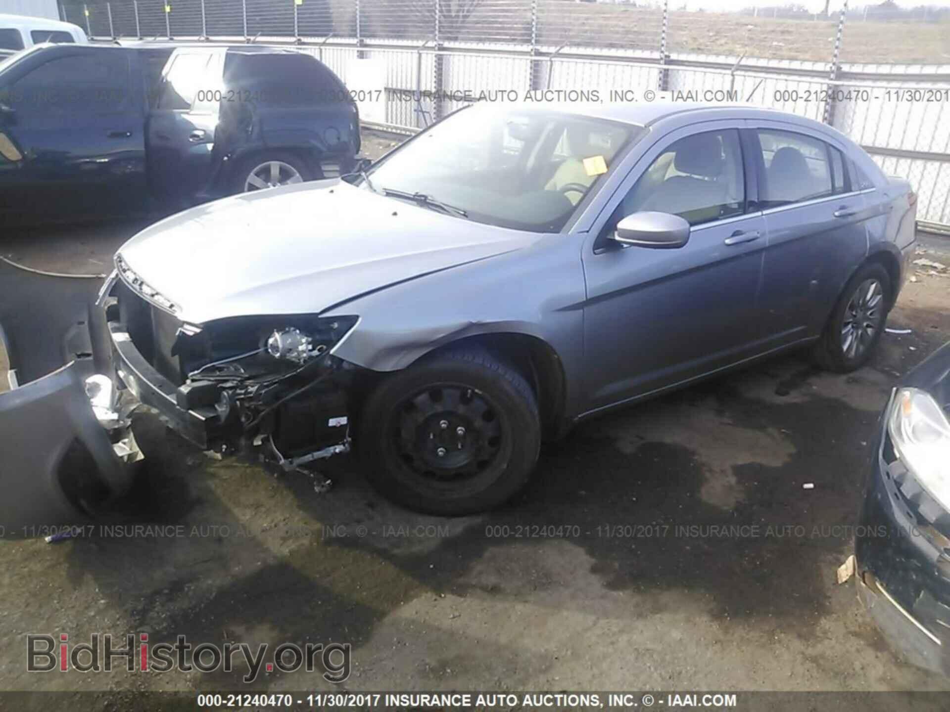 2013 Chrysler 200 - VIN: 1C3CCBAG2DN587407 - Photo 2
