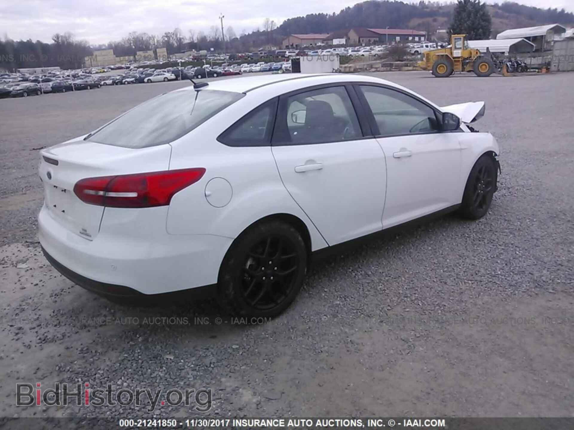 2016 Ford Focus - VIN: 1FADP3F21GL308929 - Photo 4