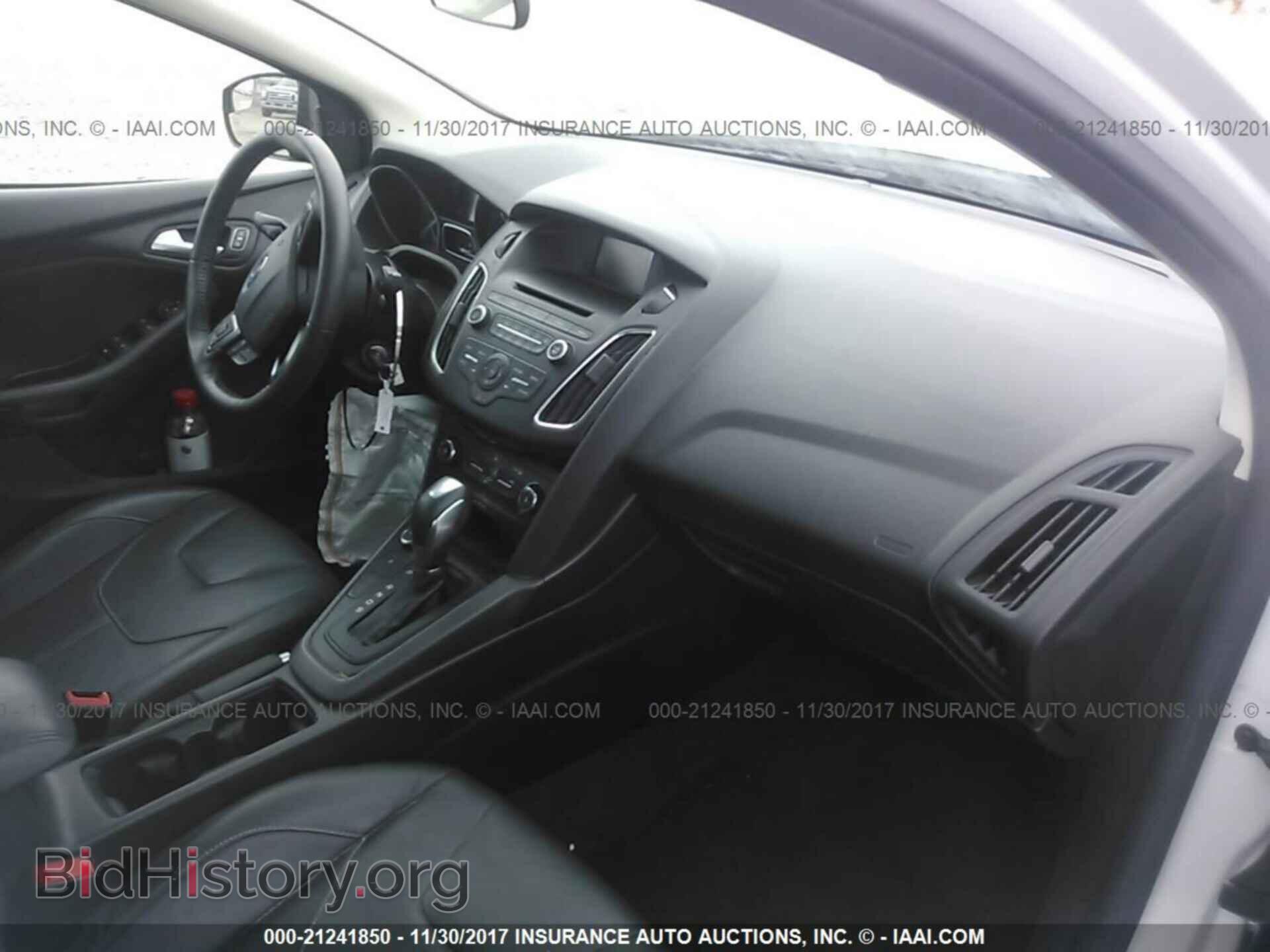 2016 Ford Focus - VIN: 1FADP3F21GL308929 - Photo 5