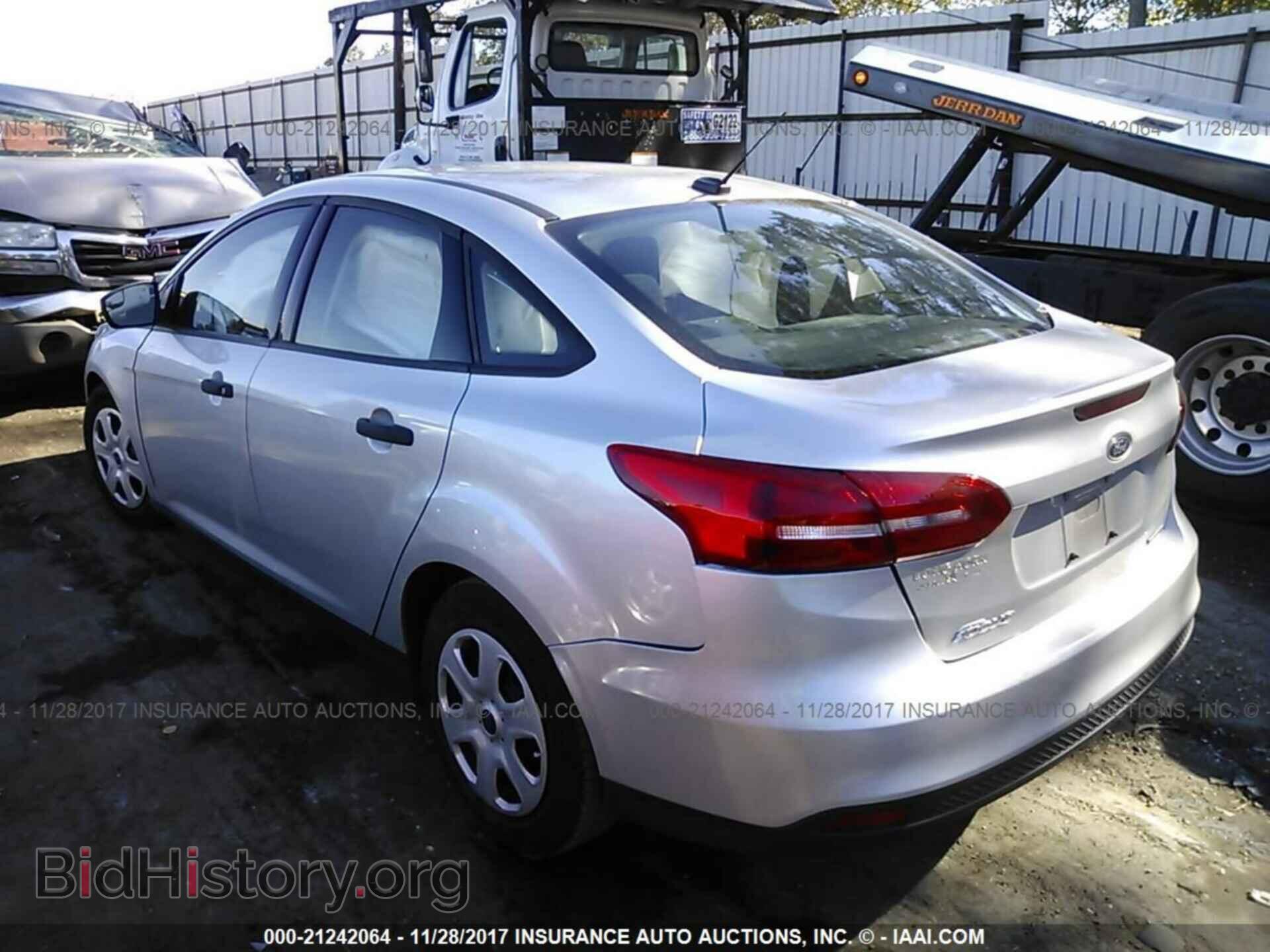 2016 Ford Focus - VIN: 1FADP3E21GL297285 - Фото 3