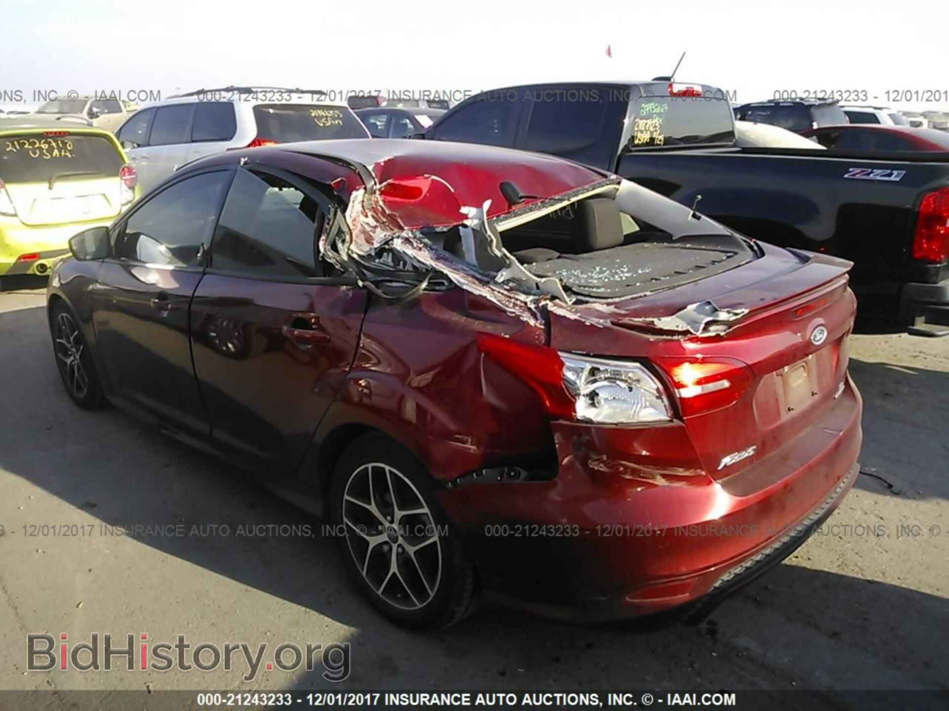 2016 Ford Focus - VIN: 1FADP3F28GL244811 - Photo 3