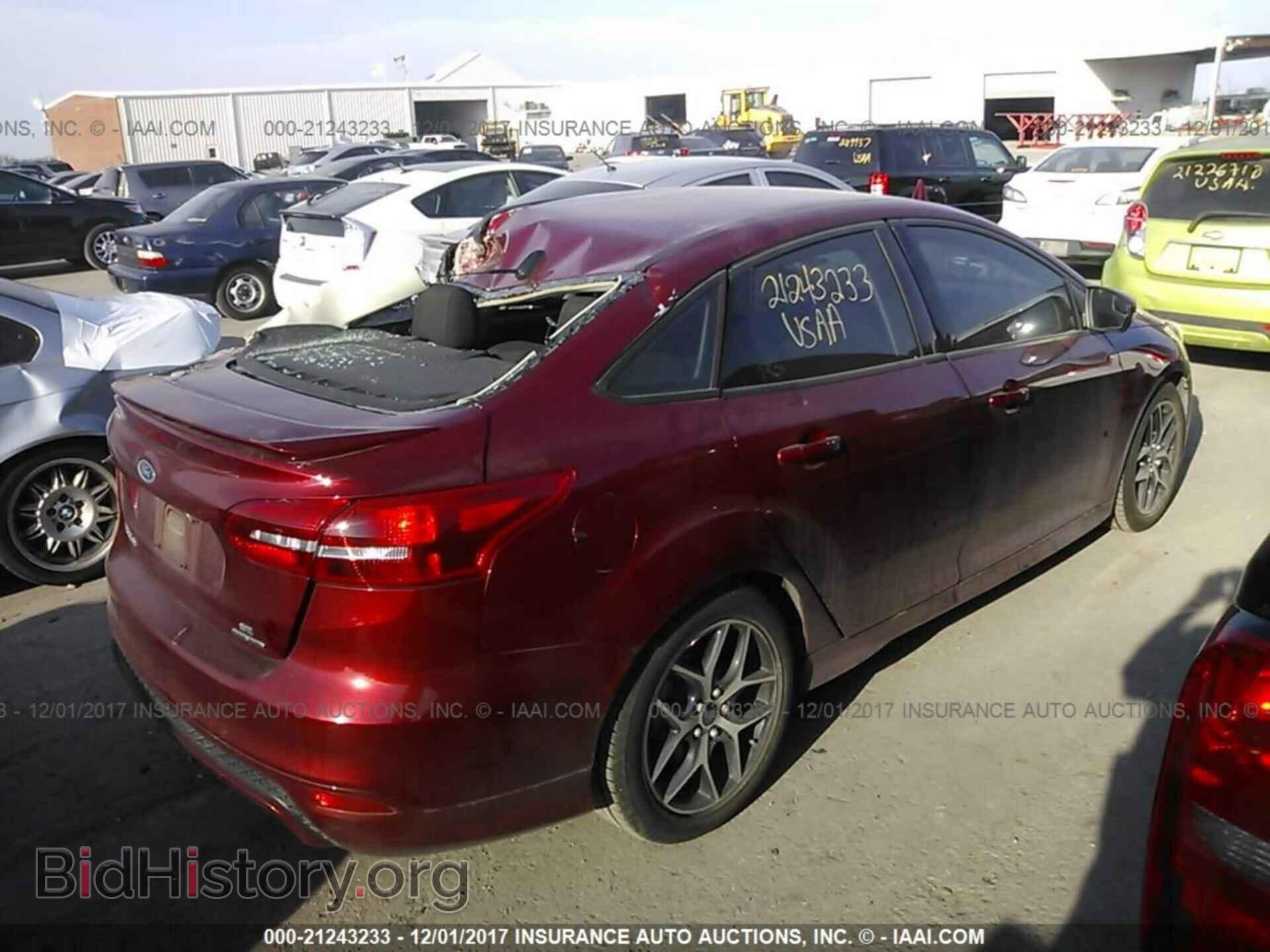 2016 Ford Focus - VIN: 1FADP3F28GL244811 - Photo 4