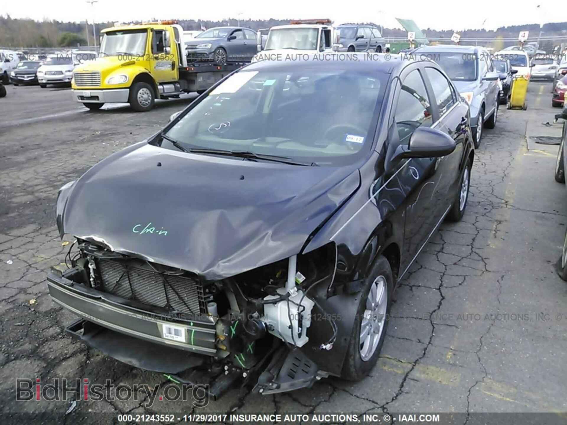 2014 Chevrolet Sonic - VIN: 1G1JC5SH3E4148177 - Фото 2