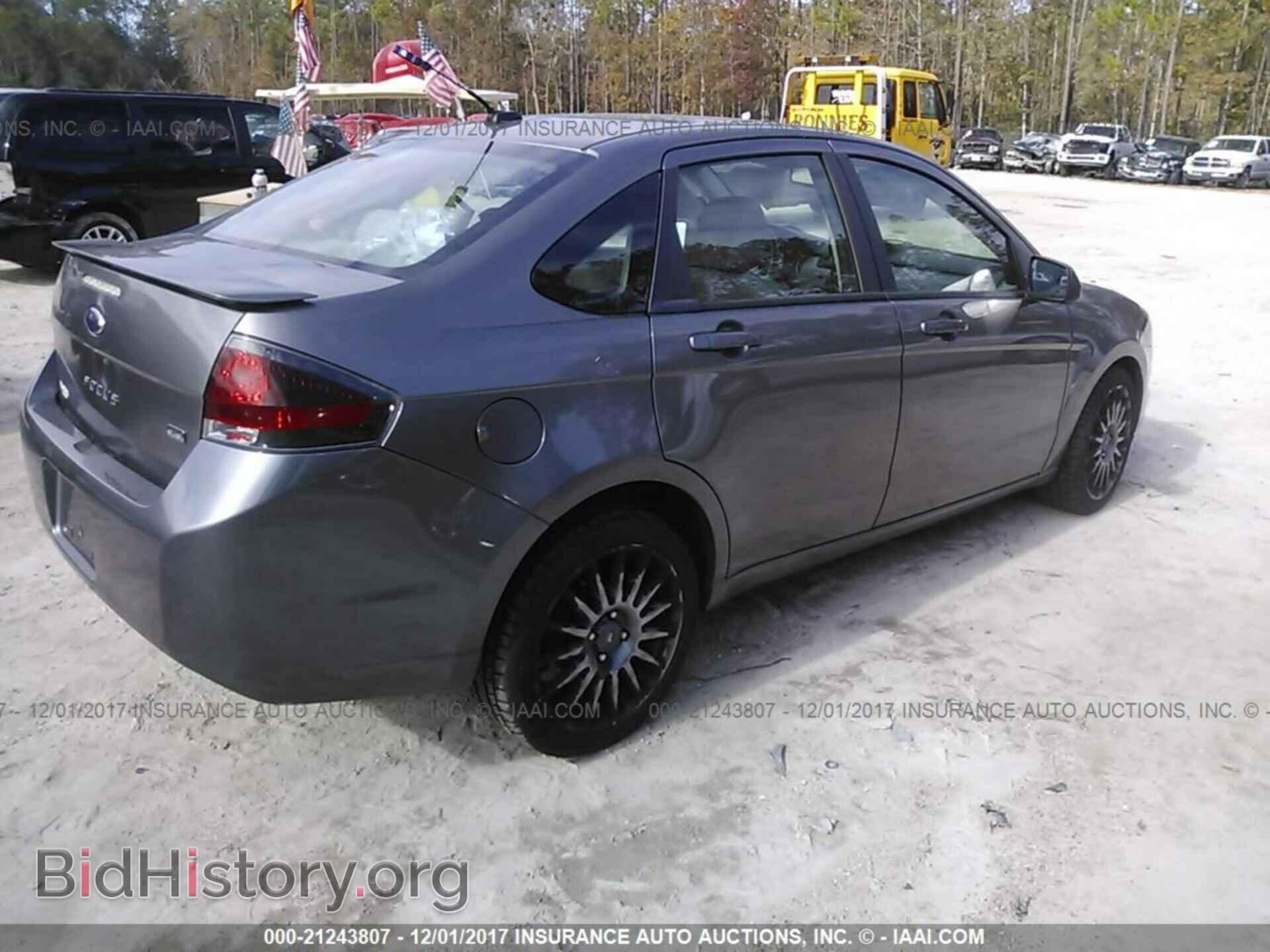 2011 Ford Focus - VIN: 1FAHP3GN2BW153812 - Photo 4